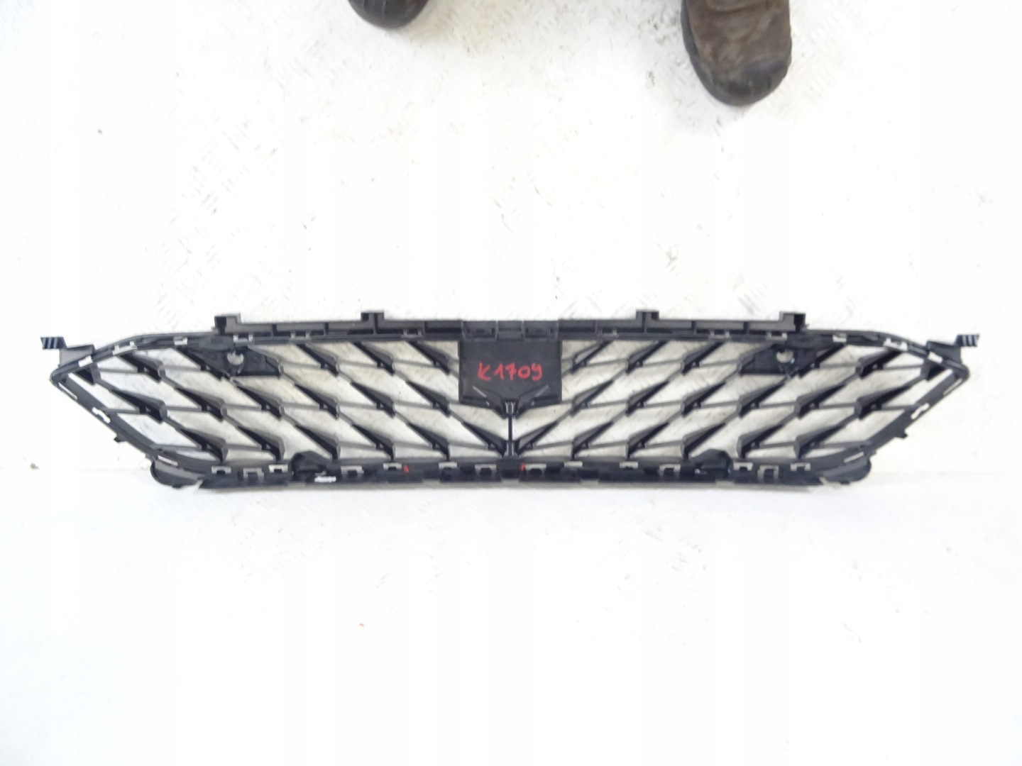 grid of a bumper front front central CUPRA BORN 10E853677C