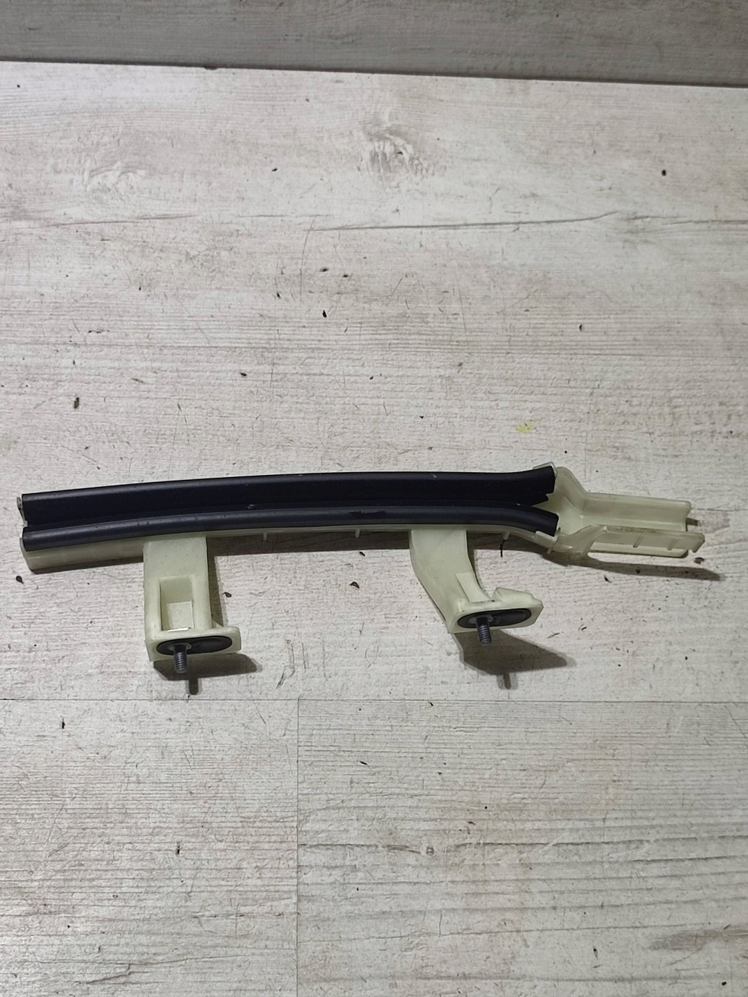 Opel Corsa F 2020 front side left Element mocujacy szybe