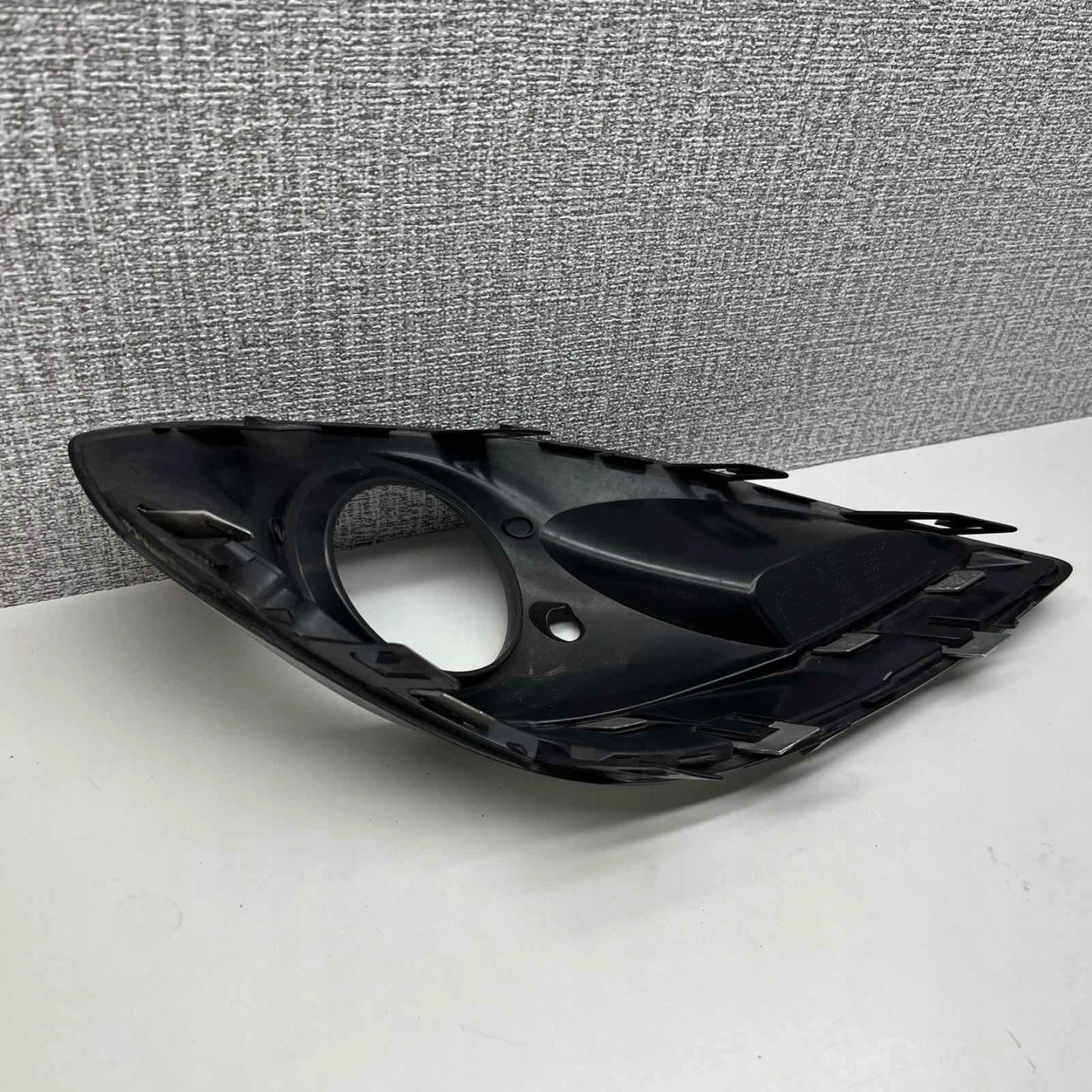 Opel Corsa D Lift grid of a bumper right front 13286026