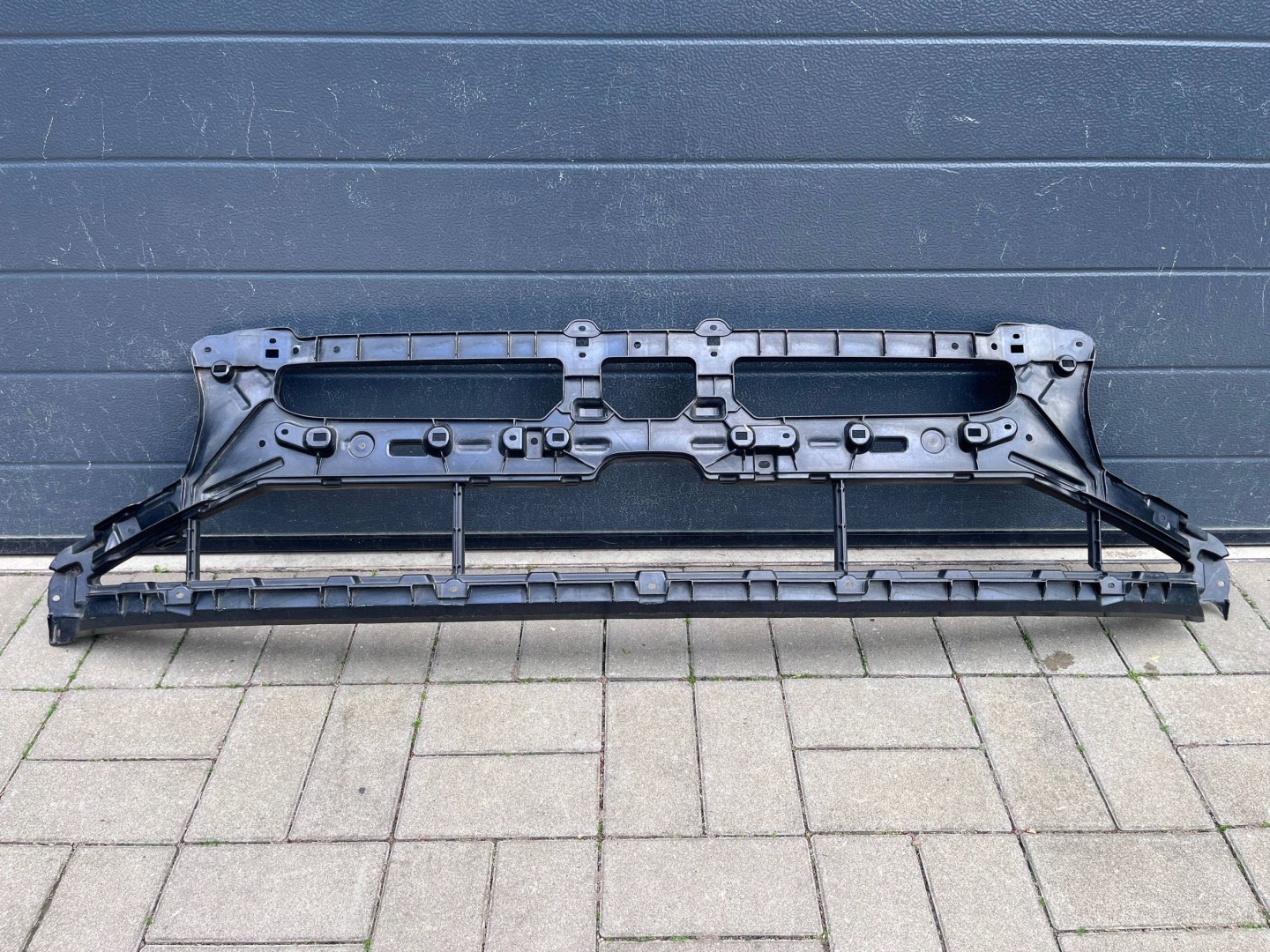 AUDI E-TRON 4KE 18- grid of a bumper central front front 4KE807683A