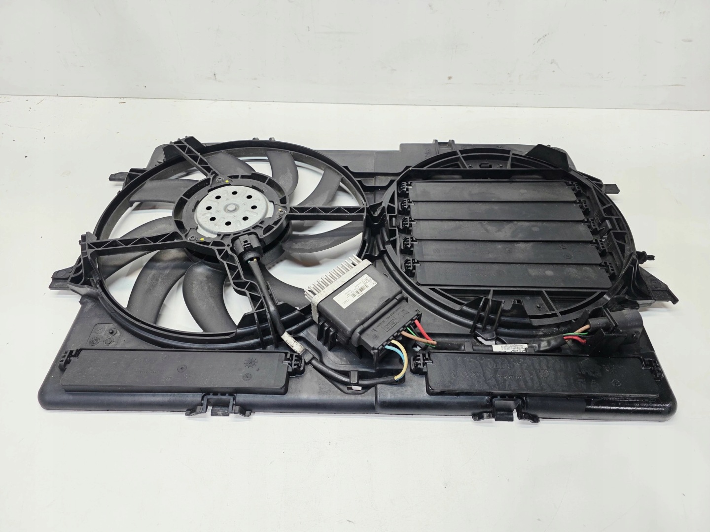 ventilátor + obal AUDI A4 B8 A5 Q5 A6 C7 8K0959501F 8K0121003AA