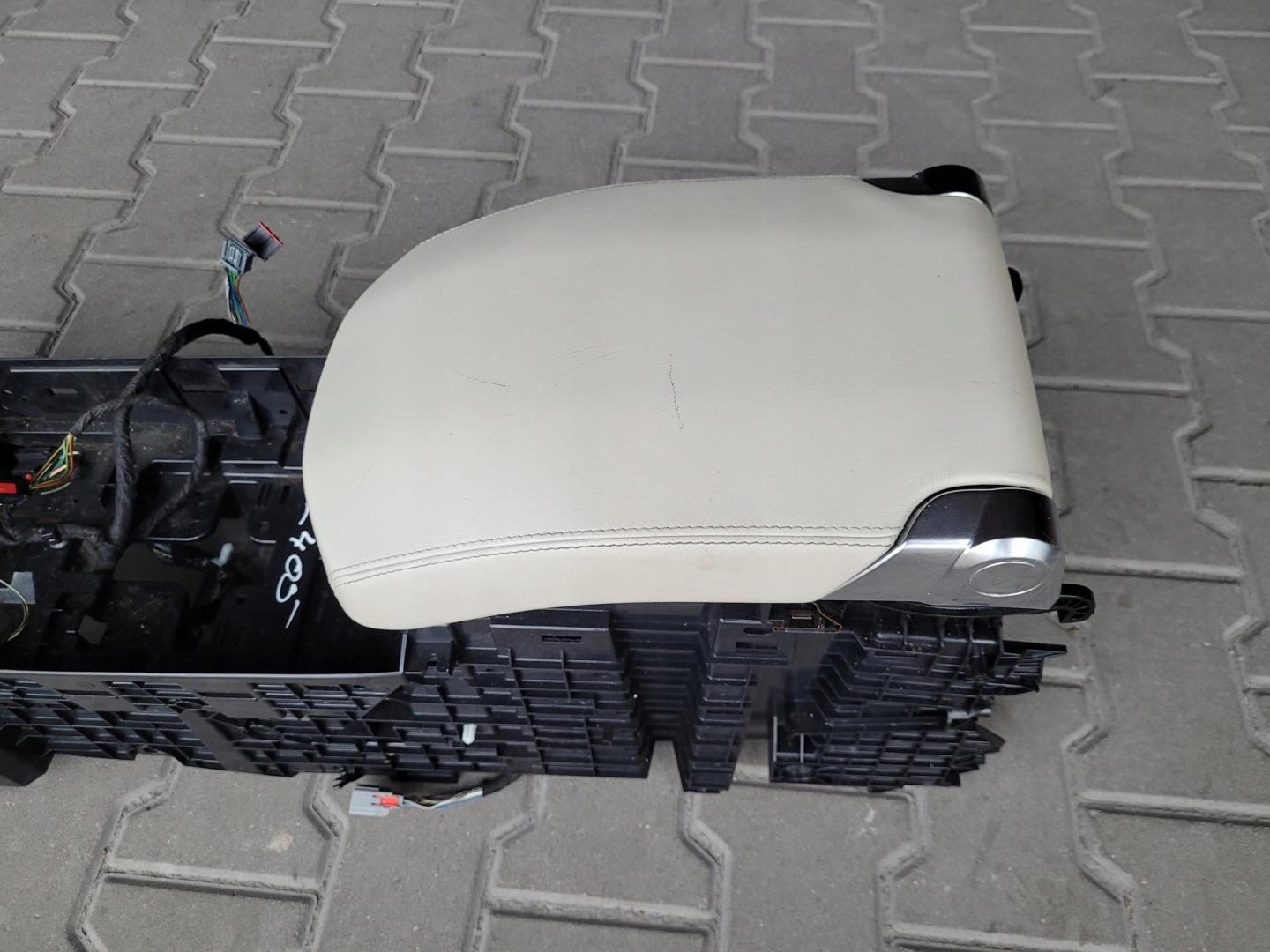 armrest tunnel central LODOWKA RANGE ROVER VOGUE L405