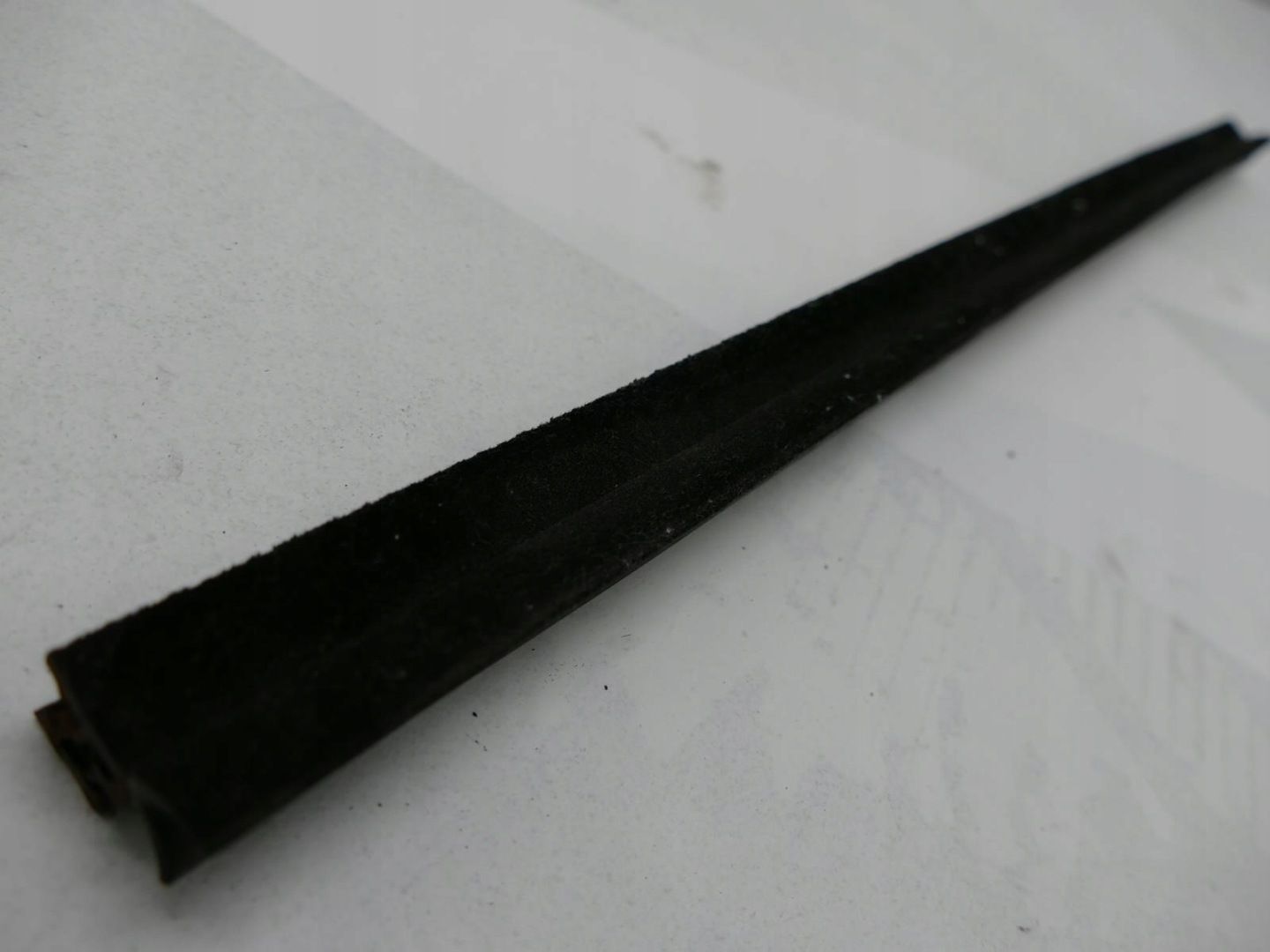 MERCEDES S W126 SE moulding dust left rear part