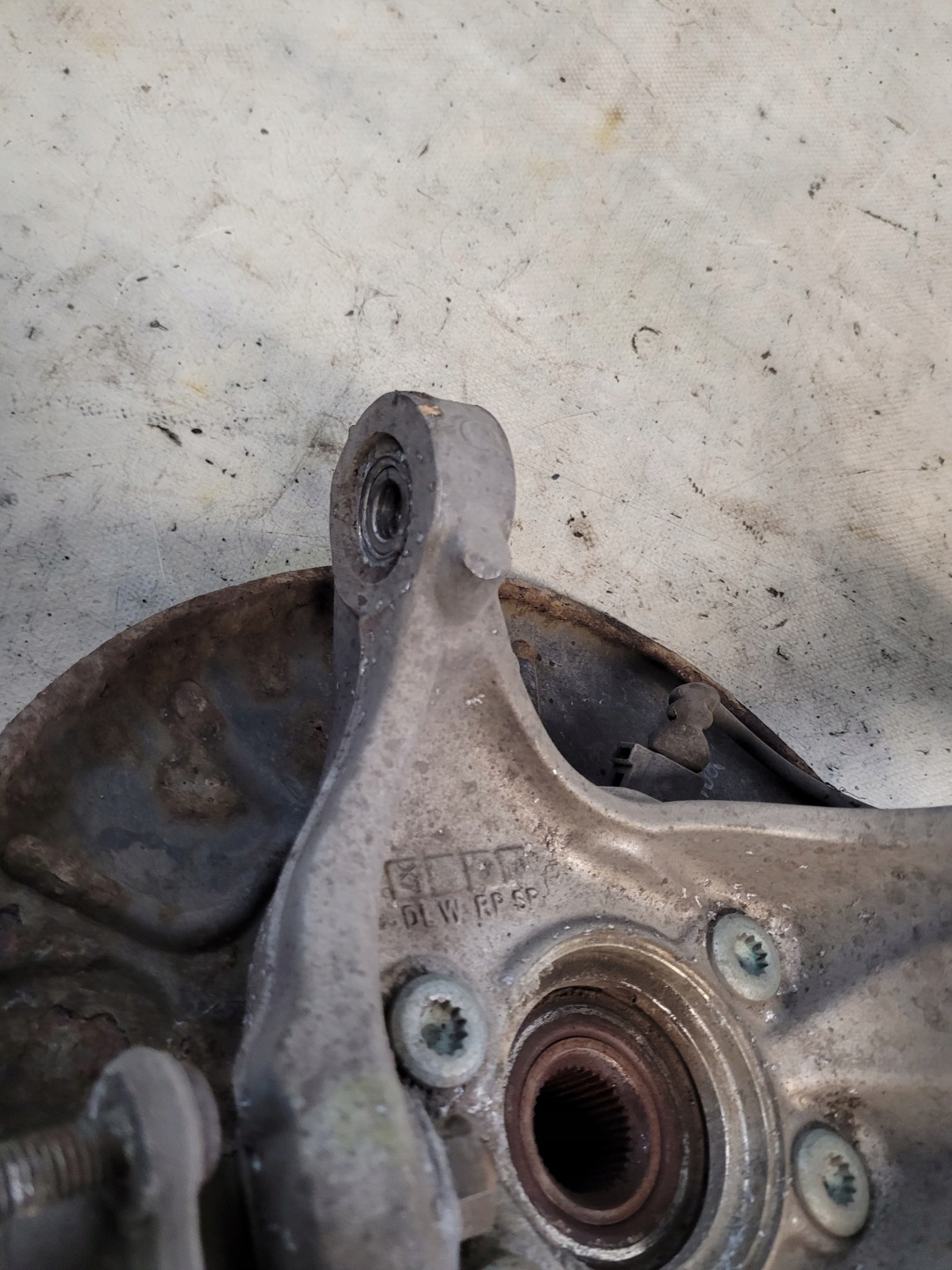 McPherson left front swing of the pivot VW PASSAT B6 2.0TSI