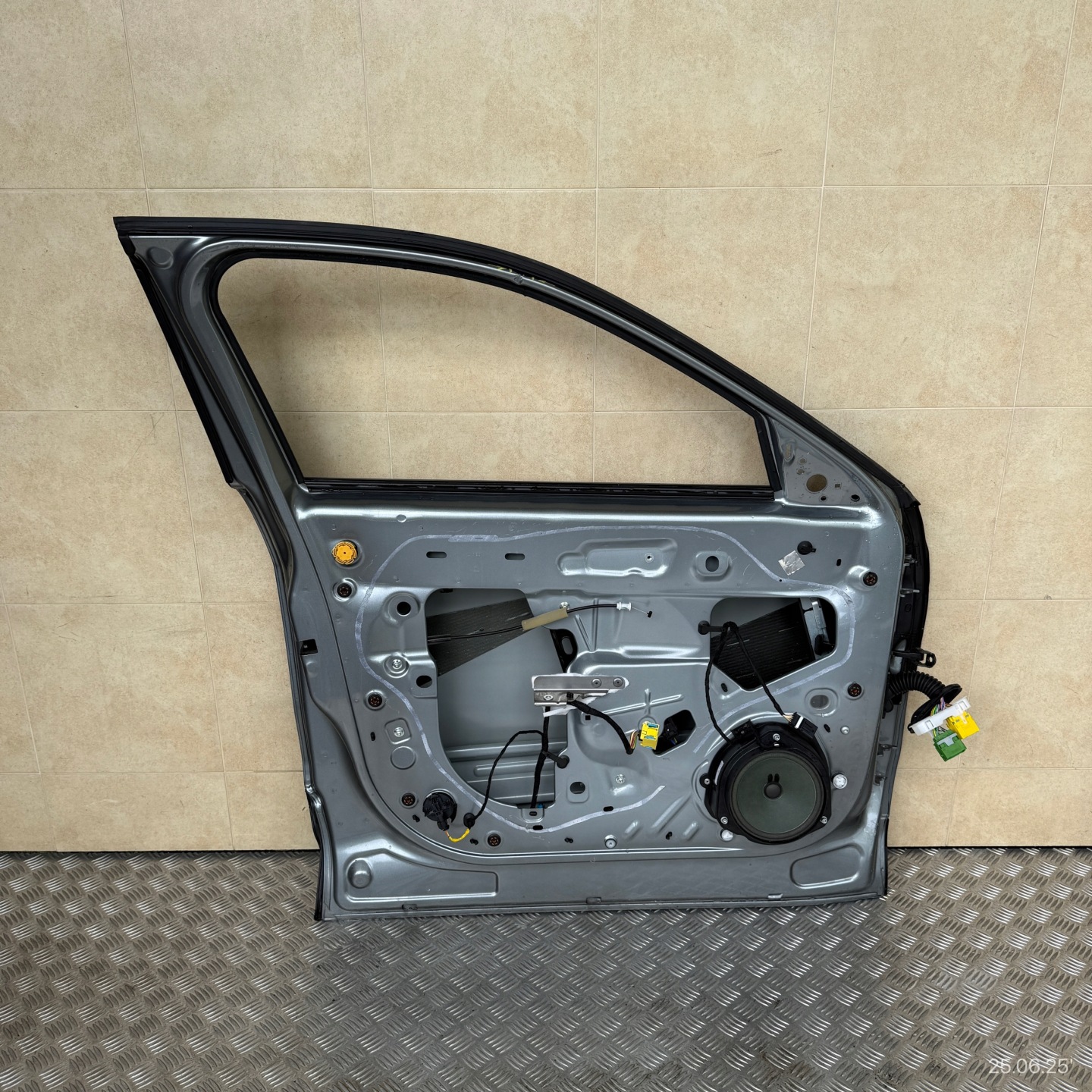 door complete front left JEEP AVENGER 2023 ROK does not have windows