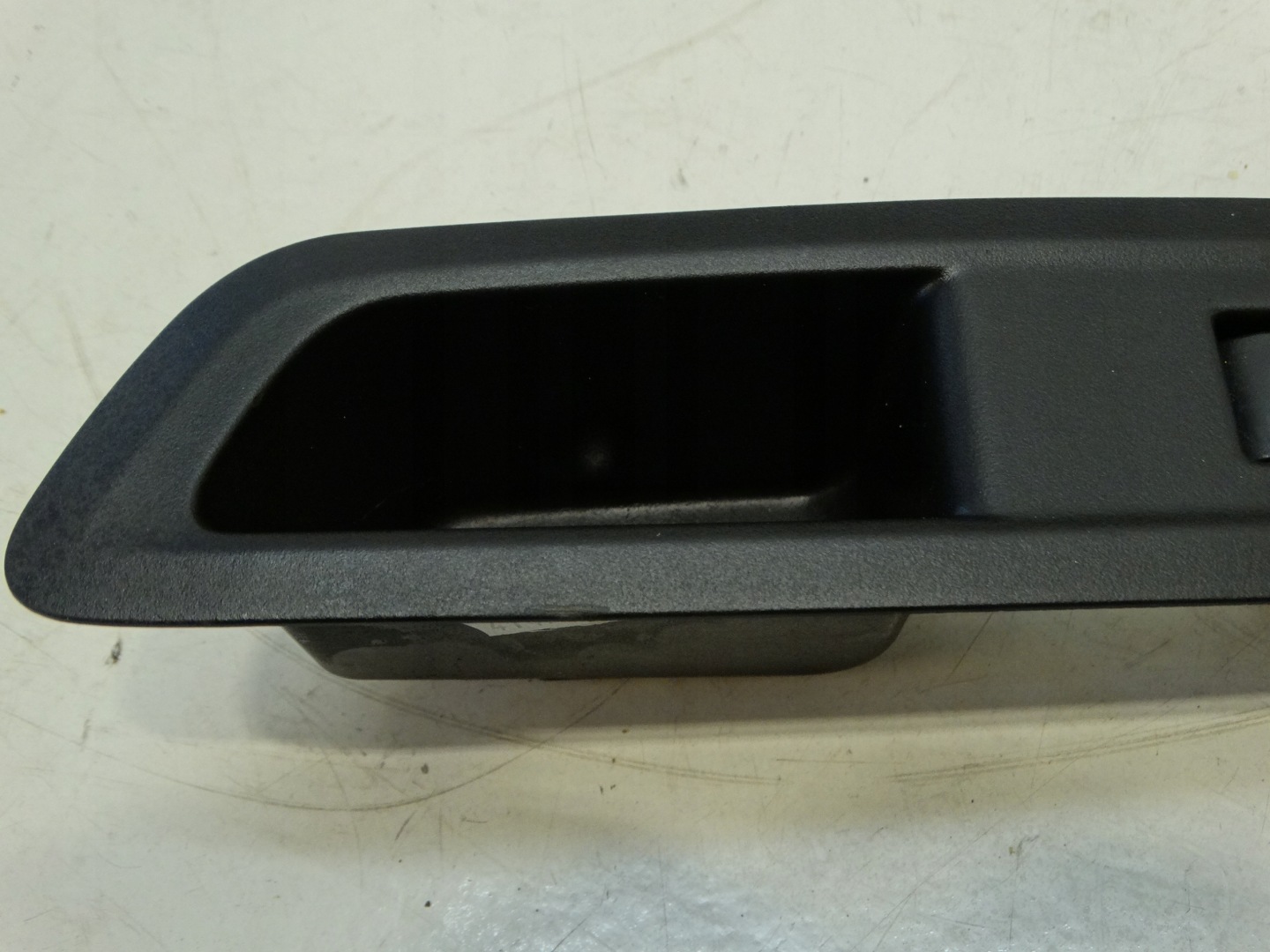 PANEL window control switch right rear part CITROEN C4 III 9831081480