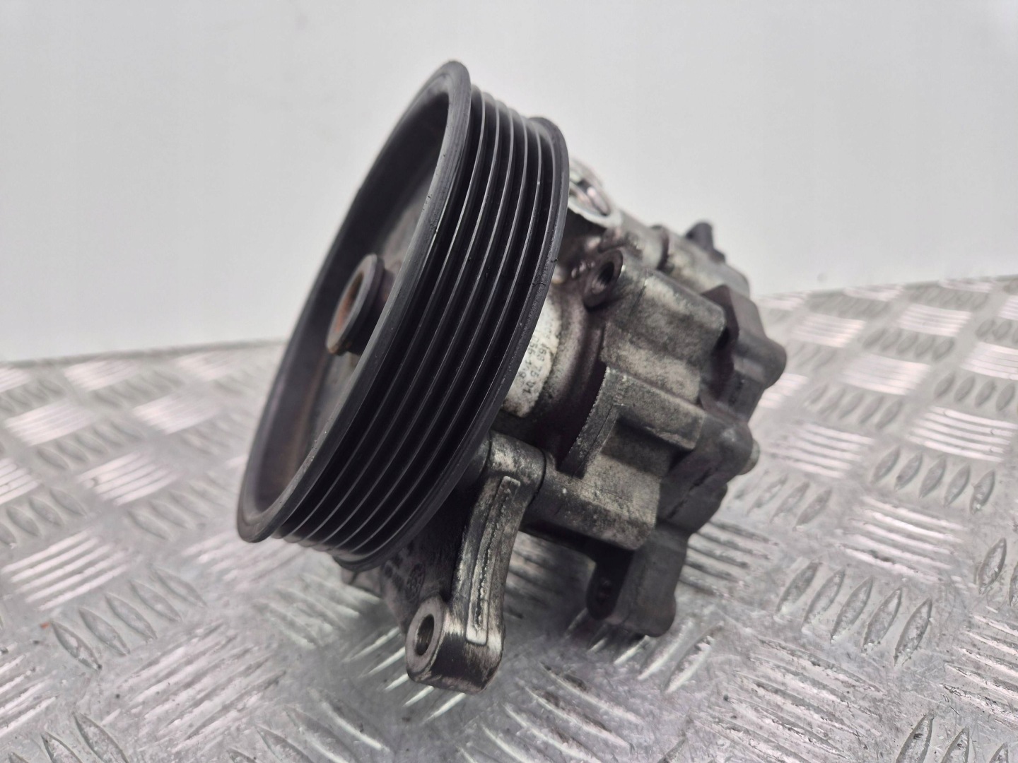 Mercedes C250 CGI W204 servo pump A0064667501
