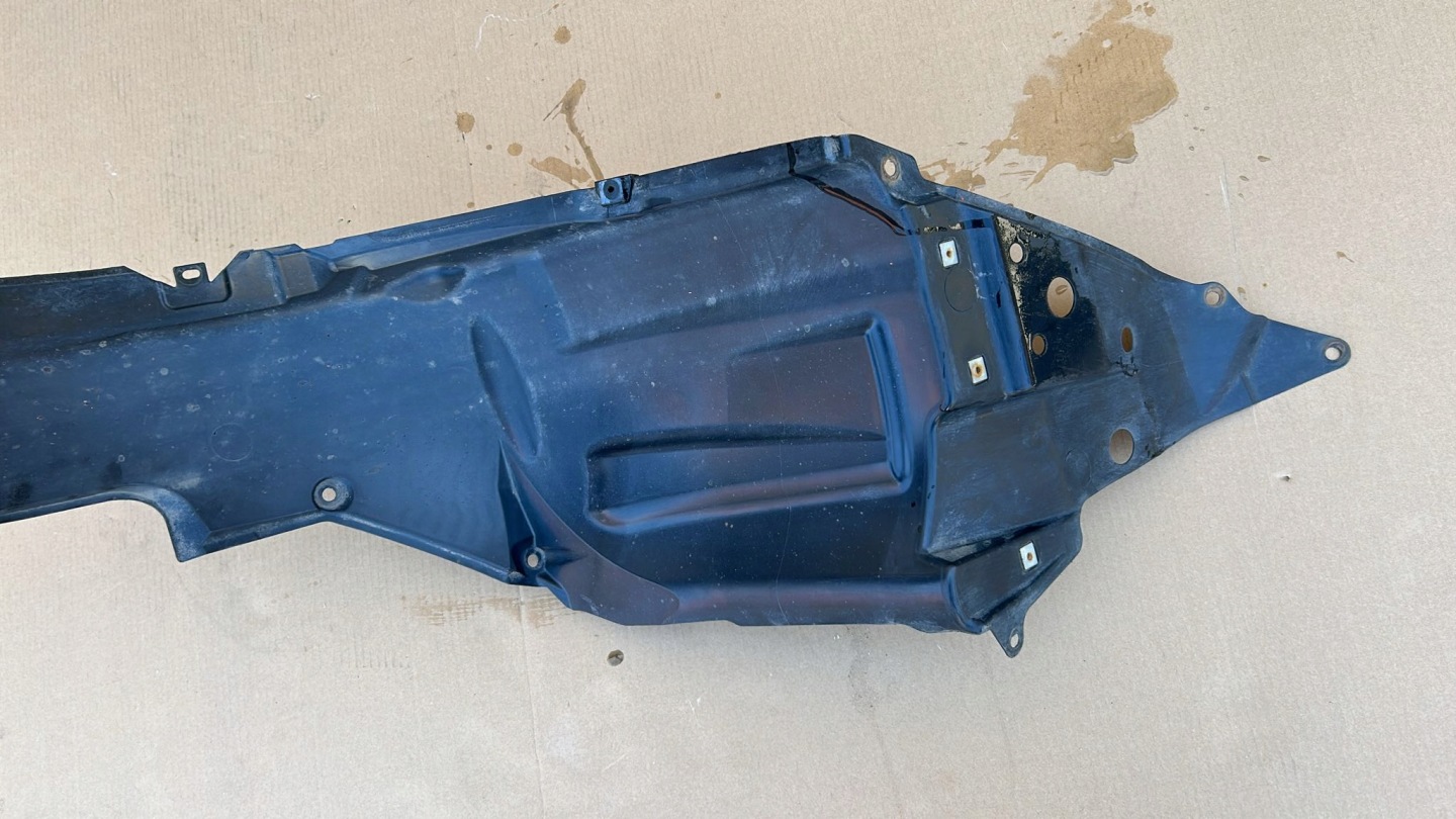 mudguard right front TOYOTA AVENSIS T27 08-18
