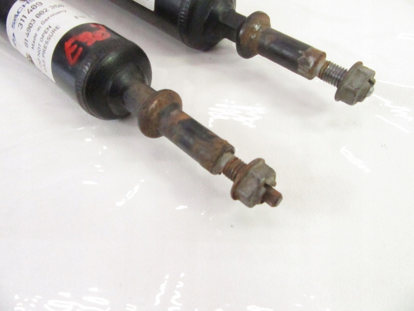 Stoßdämpfer Stoßdämpfer heck hinten BMW E81 E82 E87 88 E90 E91 E92 E93 SACHS