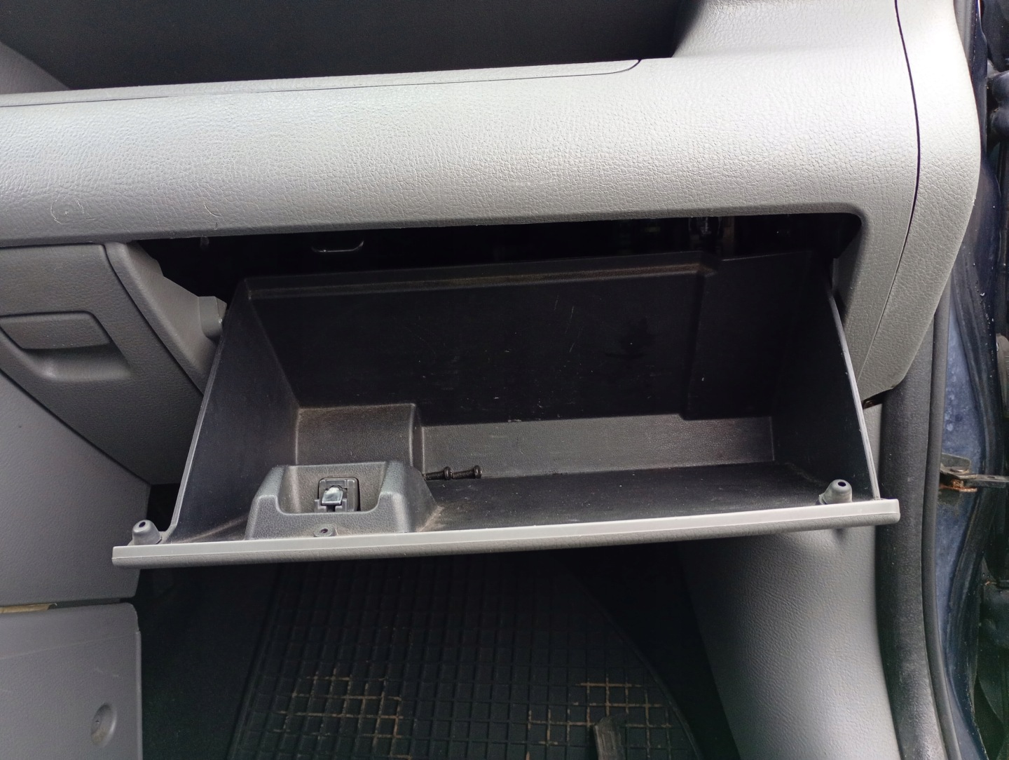 Mazda 2 II 03-07 Handschuhfach des Beifahrers