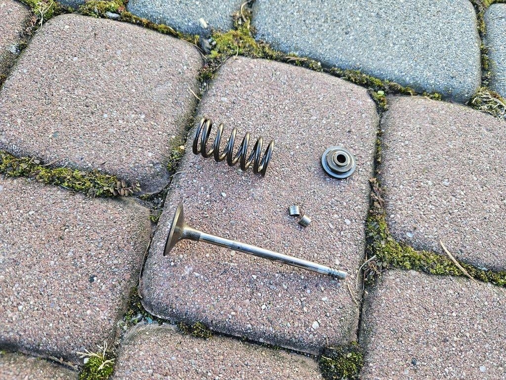 valve ssacy szklanka + spring + Zabezpieczenie Opel Corsa E B14XER