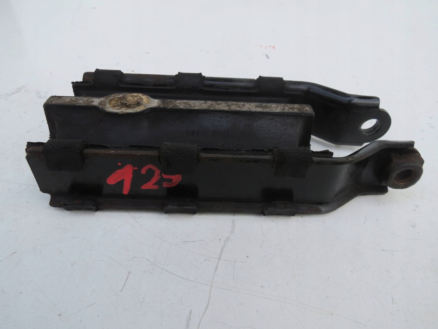 console airbag engine mount VOLVO S60 II V60 and 2.0 163KM 8G9N6P082BA
