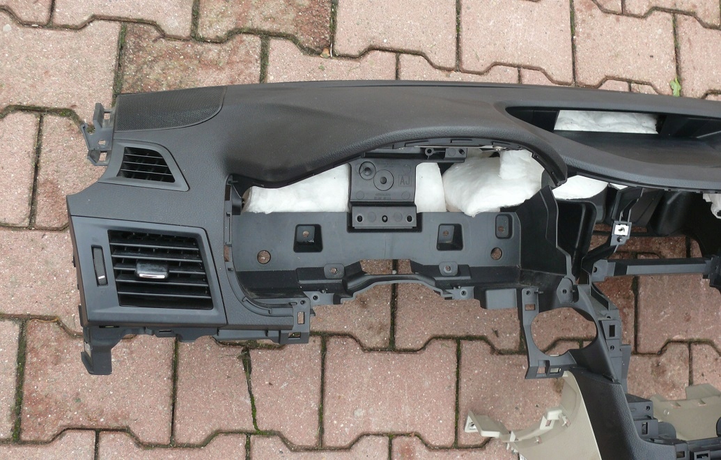 dashboard instrument panel cockpit SUBARU LEGACY V 5 EUROPA airbag
