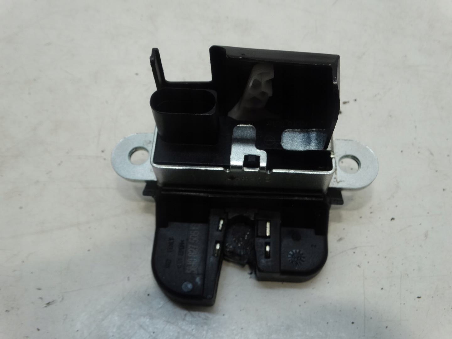 lock bonnet boot rear part VOLKSWAGEN GOLF VI plus LIFT 5M0827505E
