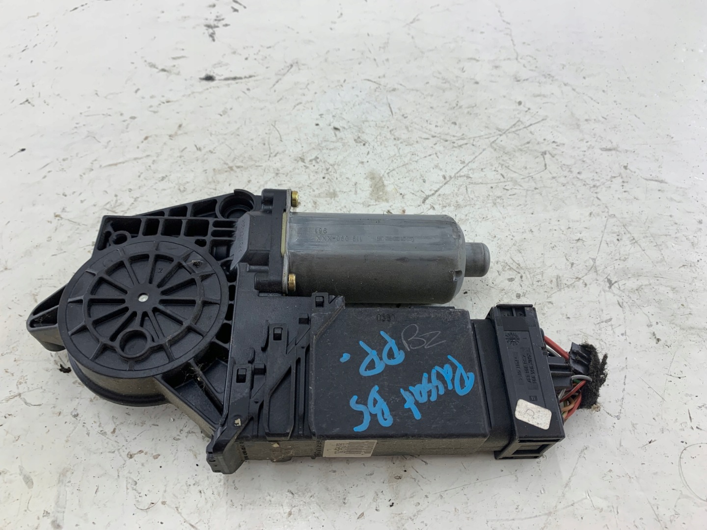 VW PASSAT B5 LIFT mini motor windows right front 0130821694