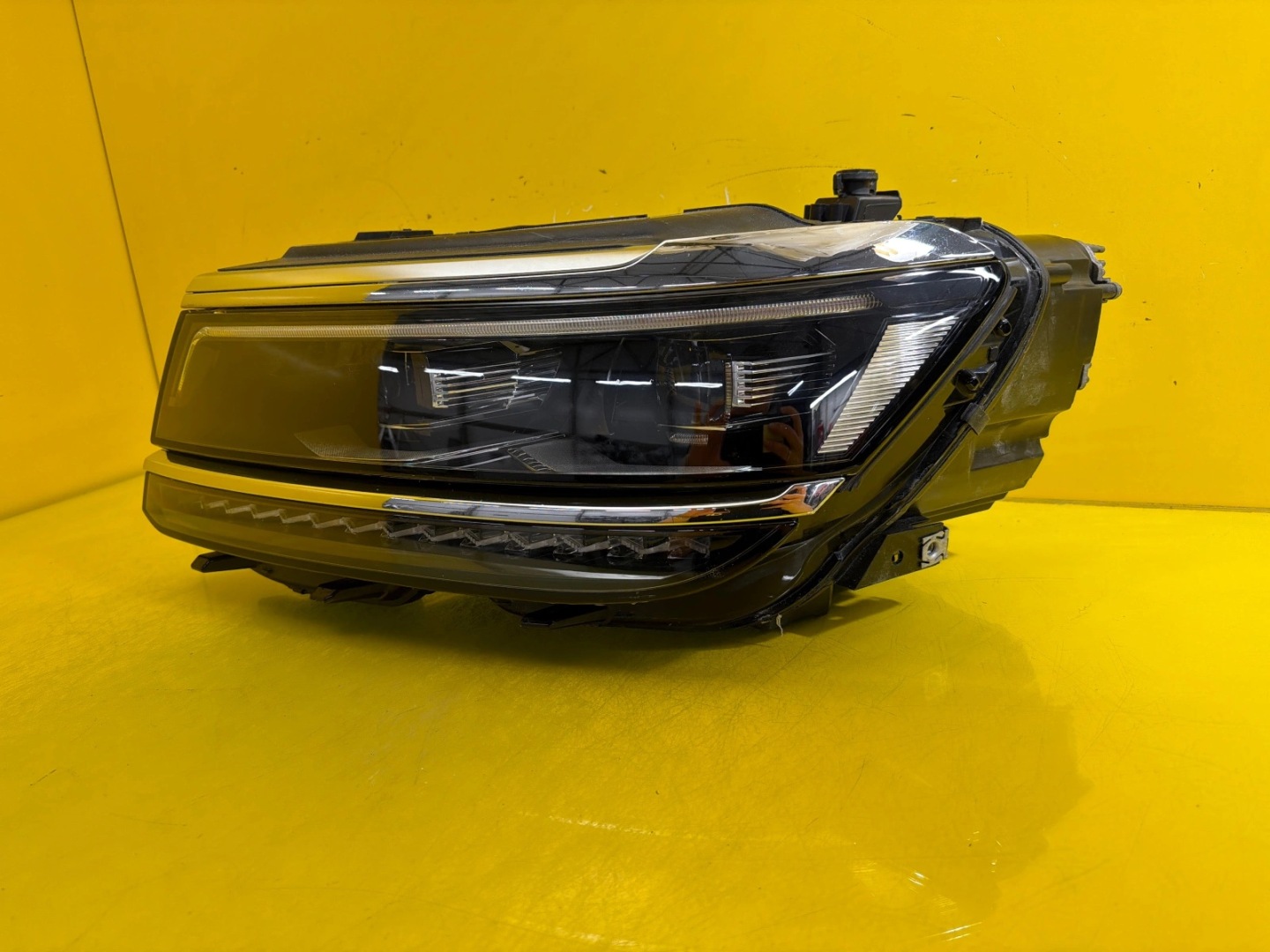 light left front VW Tiguan 15- Full Led 5NB941081A