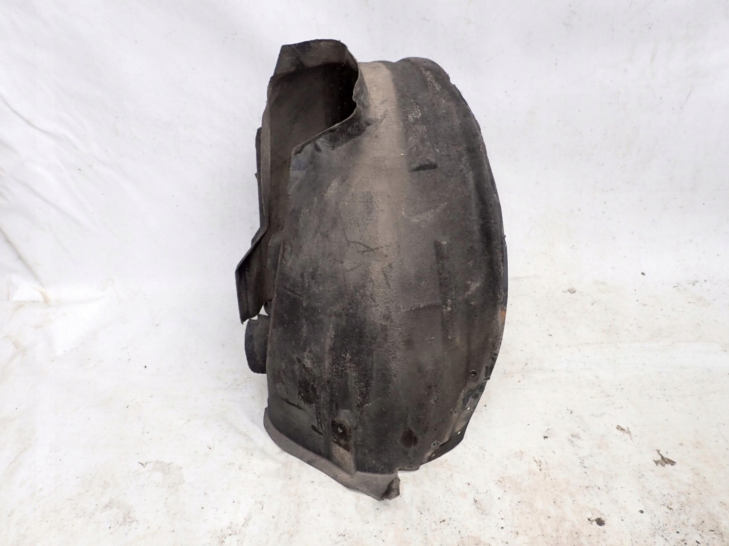 VOLVO XC60 and 1 08-17 mudguard front front right