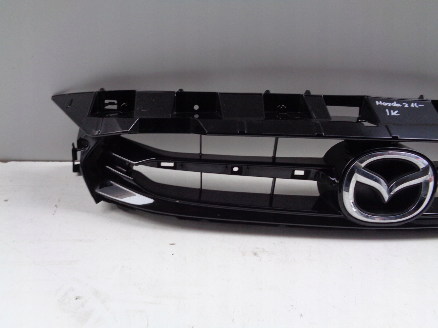 Grill Kühlergrill MAZDA 2 14