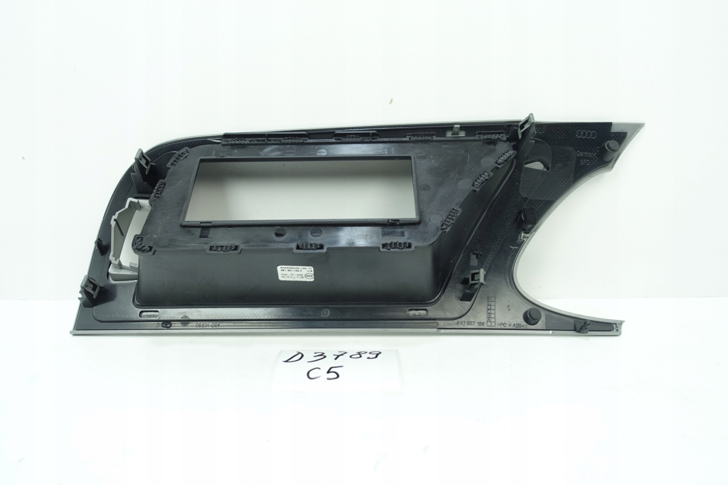 RÁM obal WYSWIETLACZA AUDI A4 B8 8K1857186E