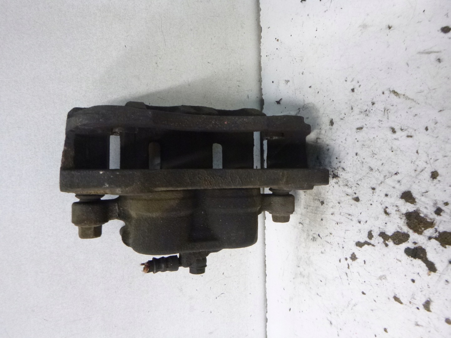 caliper brake + Jarzmo front right Mitsubishi Outlander and 2.4b 2004r.
