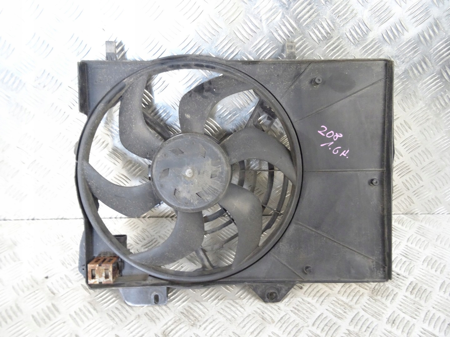 PEUGEOT 208 ventilátor chladiče Z obal KOMPLET