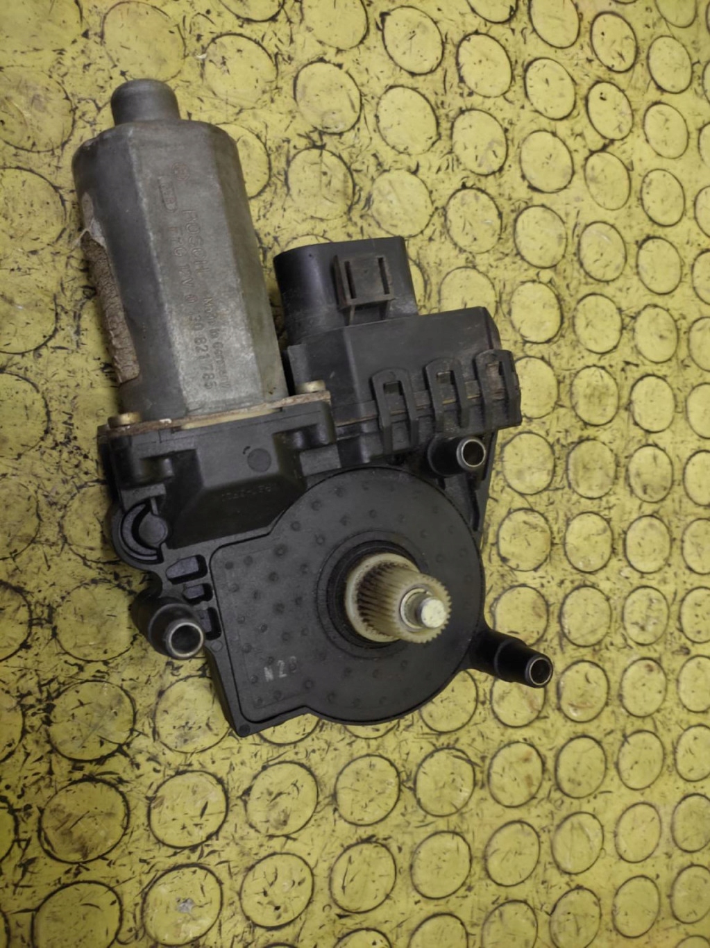 AUDI A6 C5 mini motor windows right rear part 0130821785
