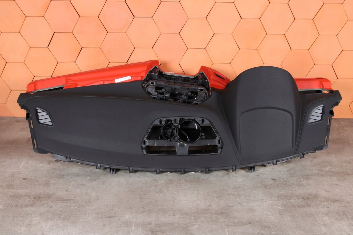 BMW X2 F39 originál dashboard instrument panel console MAGMA ROT grey SZEW