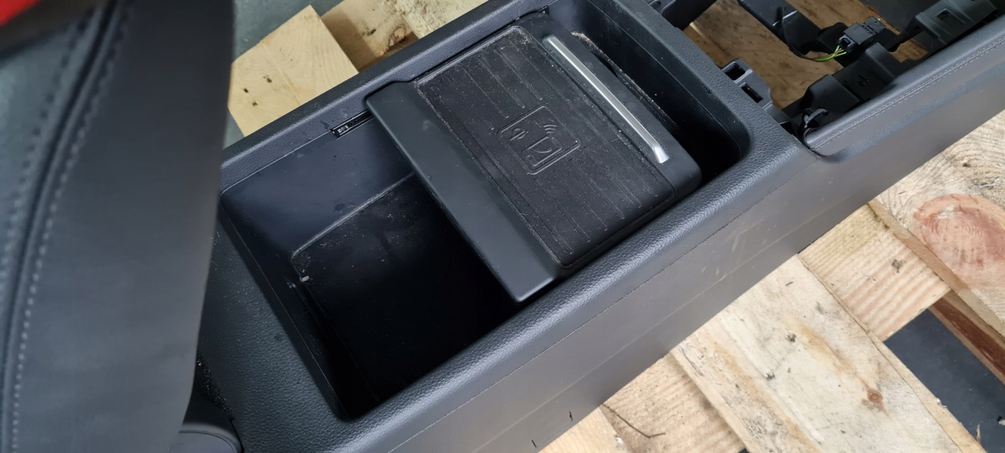 Q5 80A SQ5 armrest TUNEL central LADOWARKA INDUKCYJNA LED