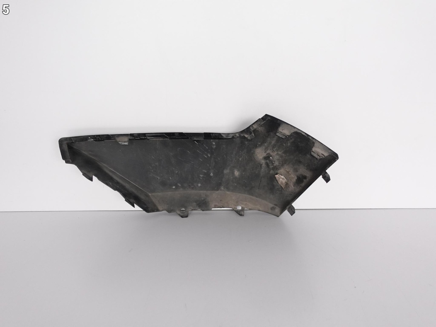 VW TOUAREG III 760 18- moulding bumper front right