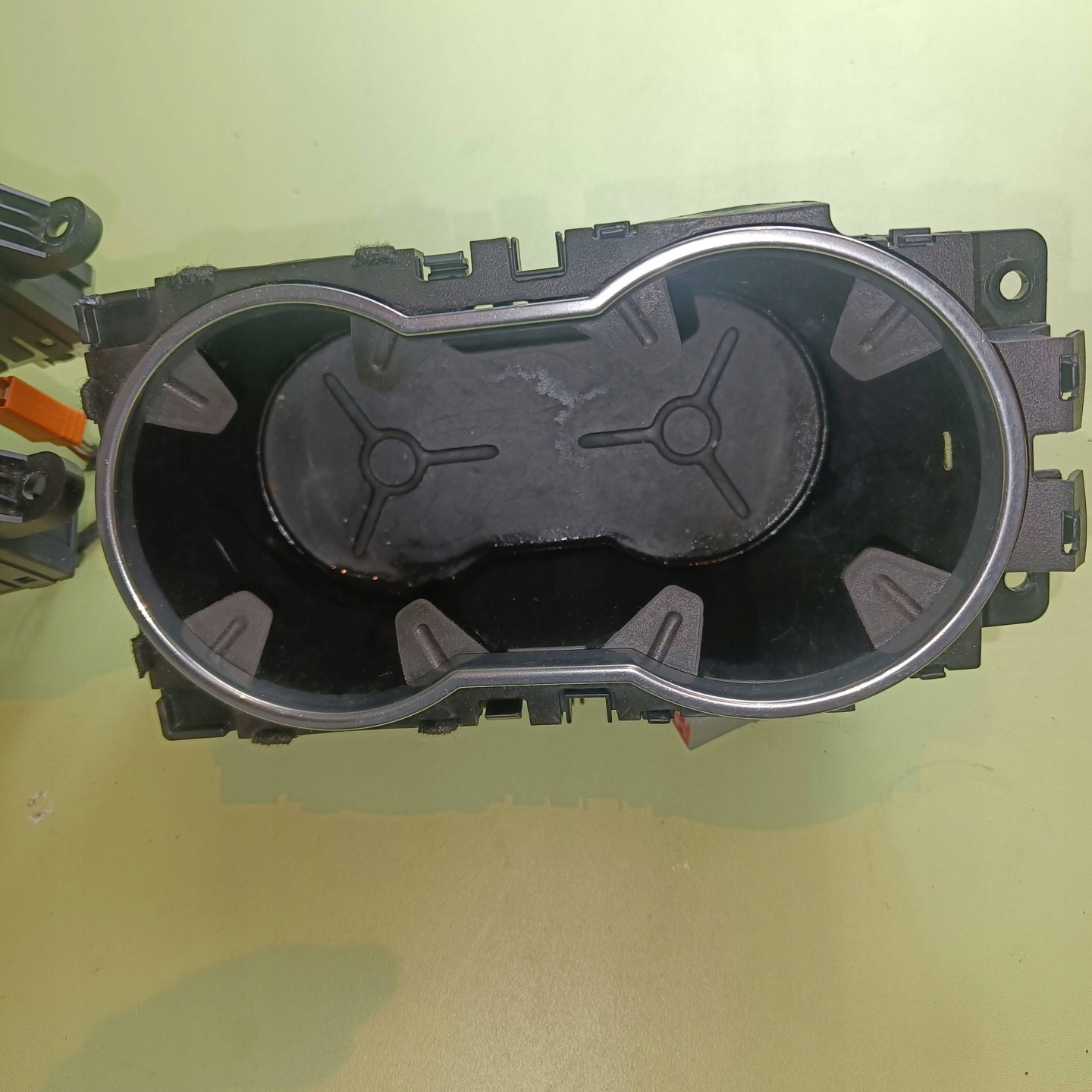 FORD KUGA MK2 bracket for KUBKI PODSWIETLANY PANEL seats bundle