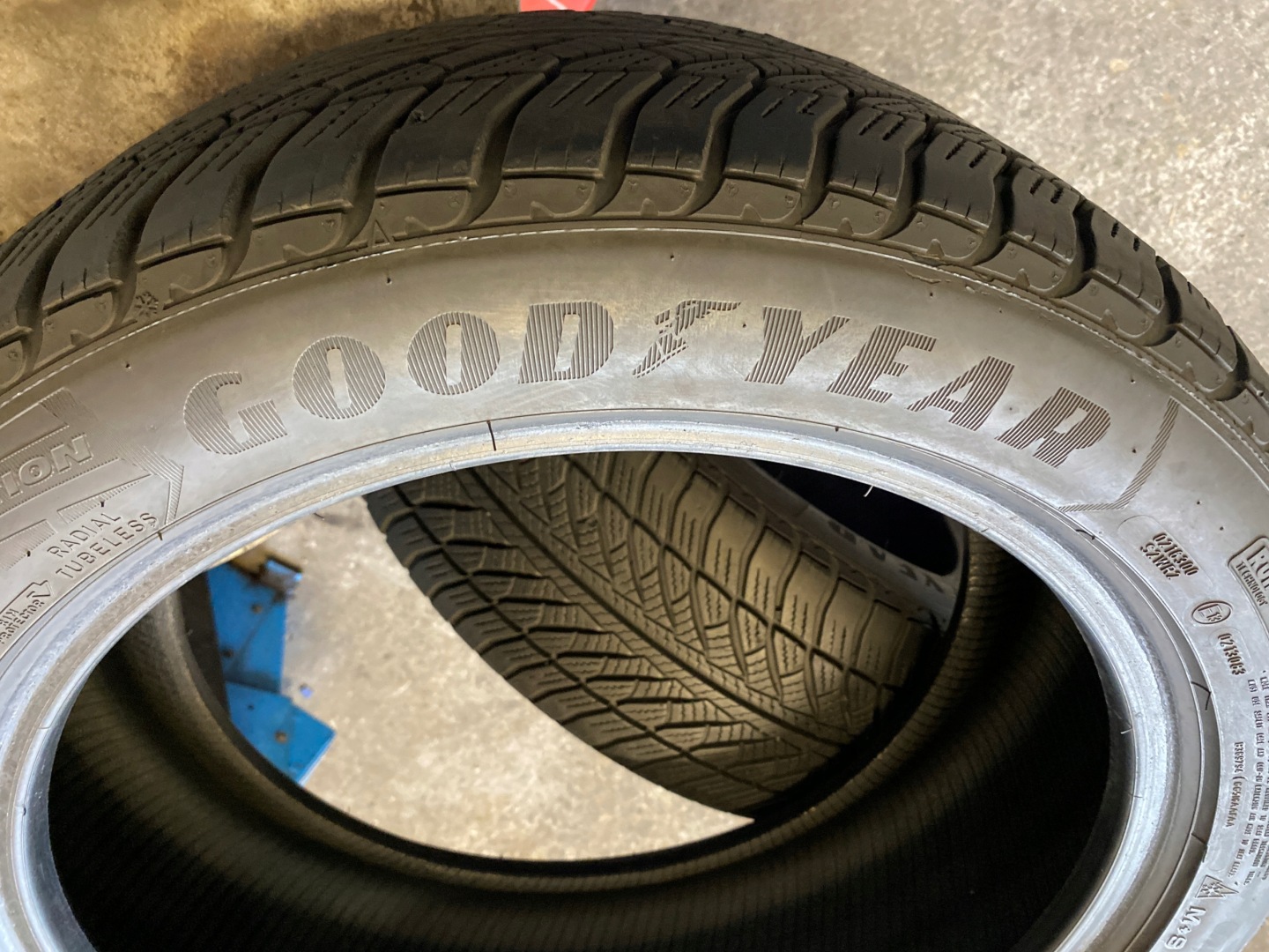 2 tyres winter 245/45R18 Goodyear UltraGrip 8 Performance Run Flat 7mm