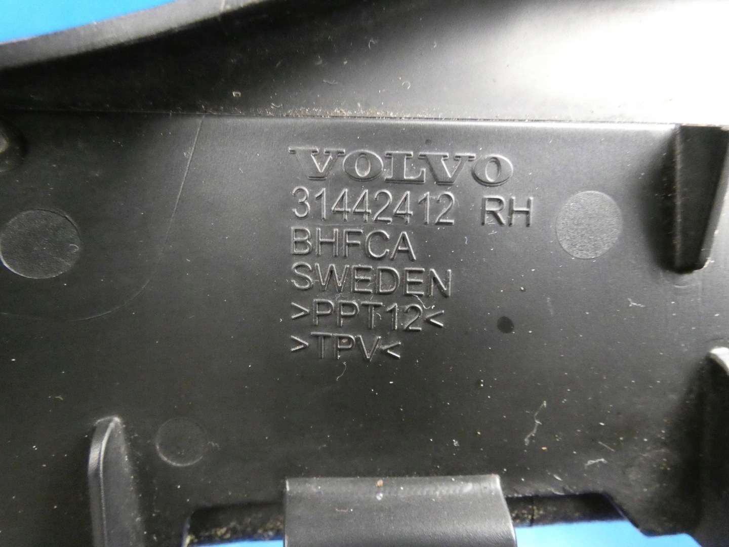 VOLVO XC90 II spoiler moulding under the window right front