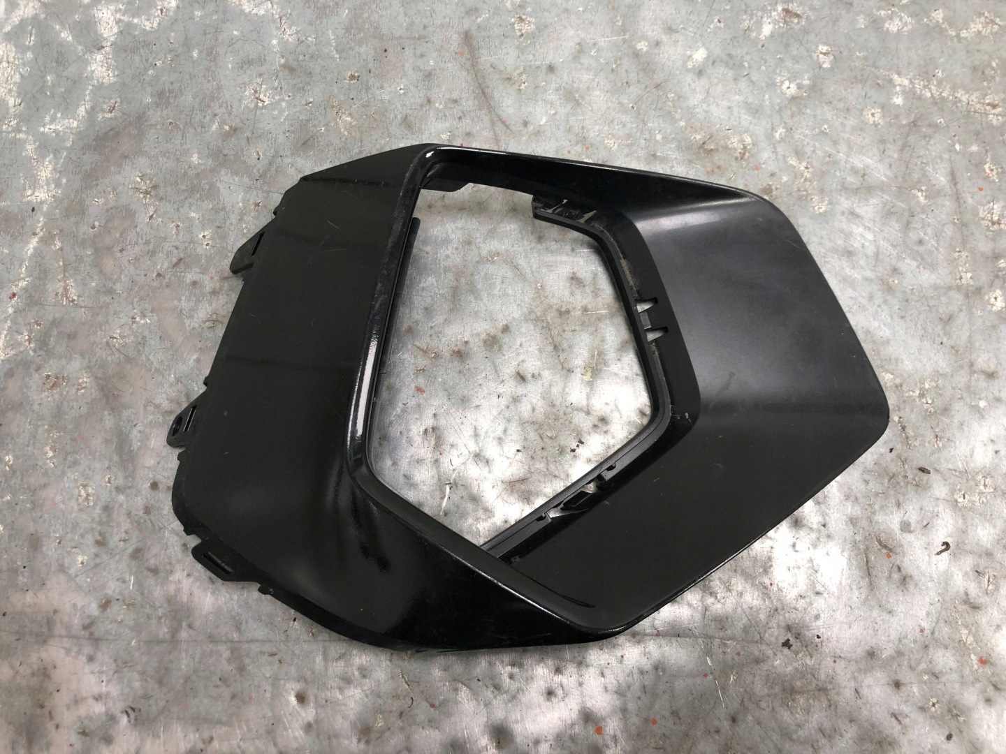 grid of a bumper right front AUDI A3 8Y 8Y0807954