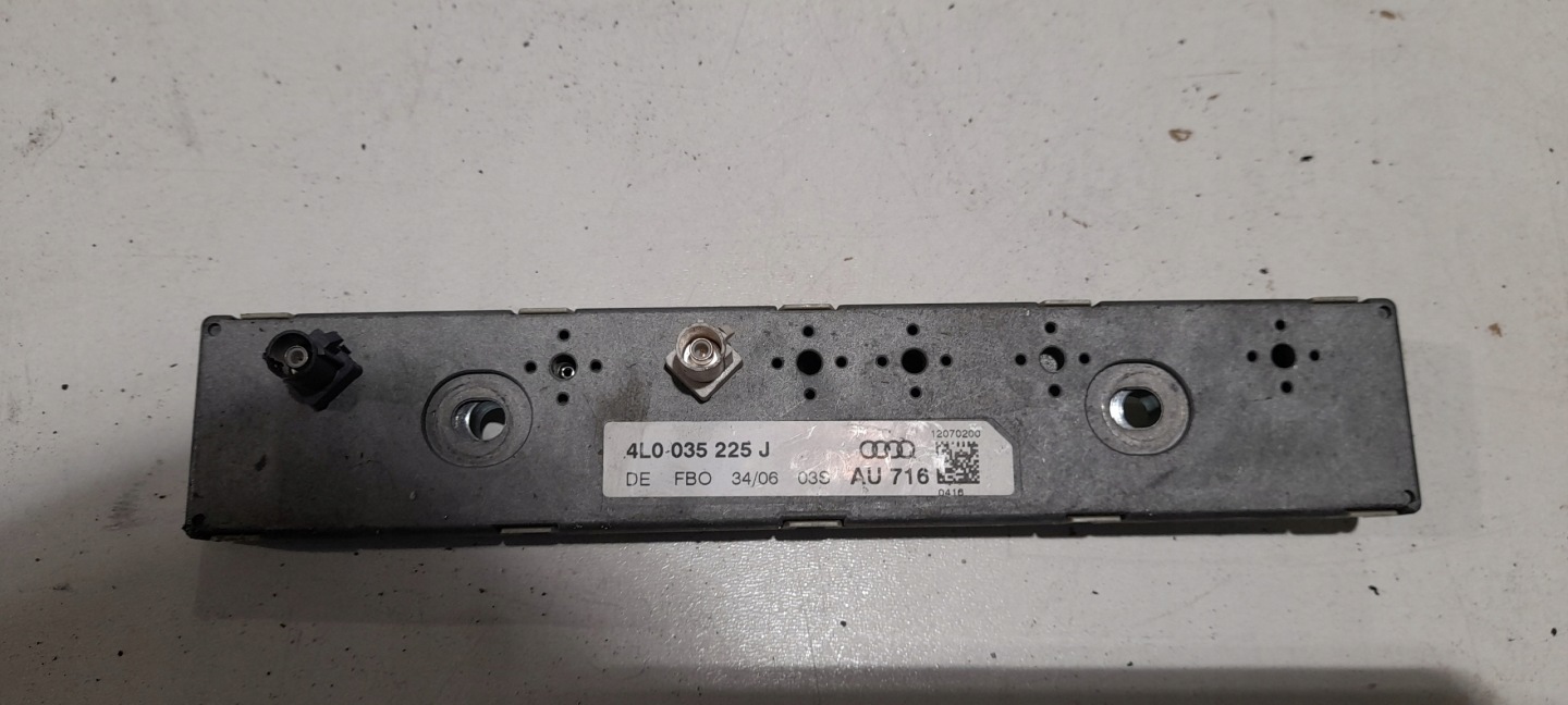 AUDI Q7 antenna amplifier 4L0035225F