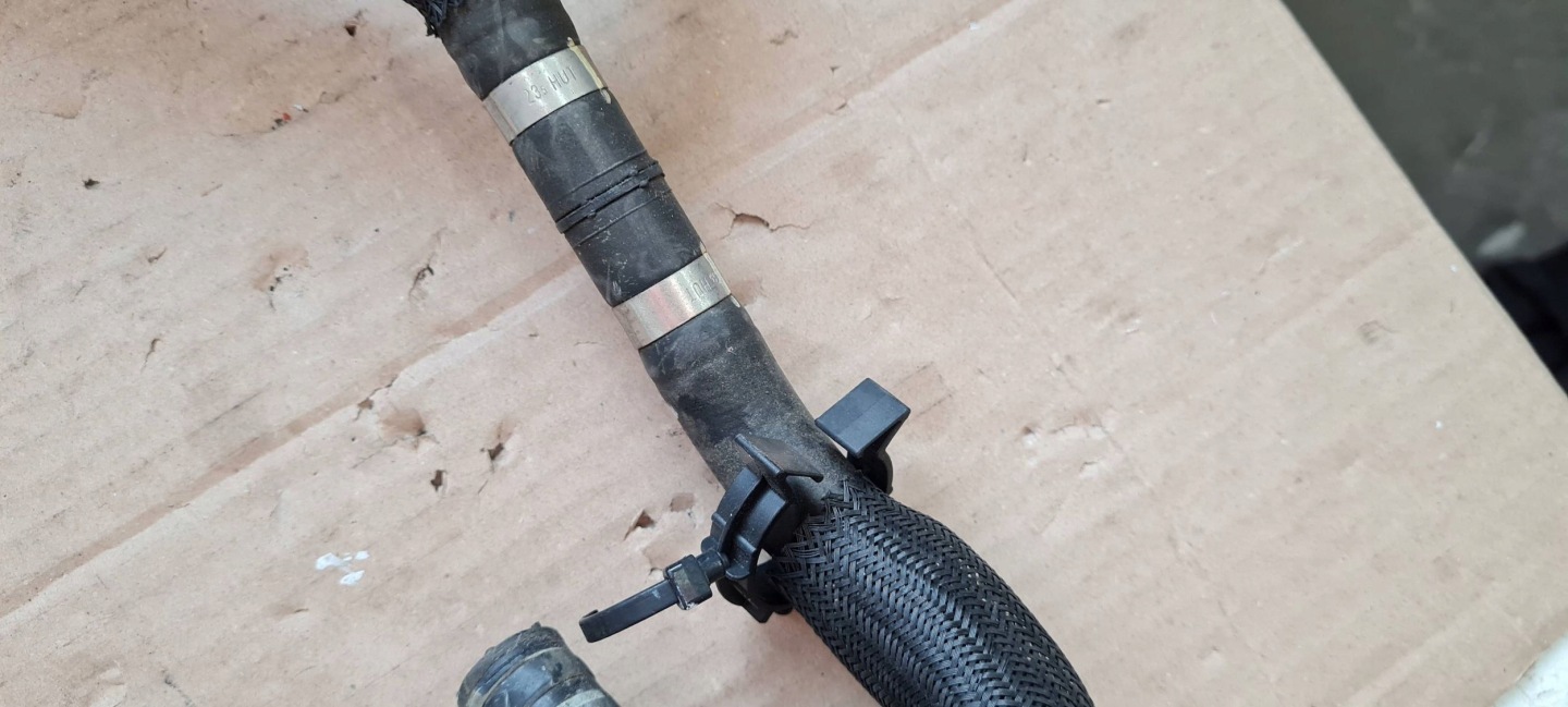 Jeep Grand Cherokee WL 2022 prijenos crijevo vode 3.6 V6