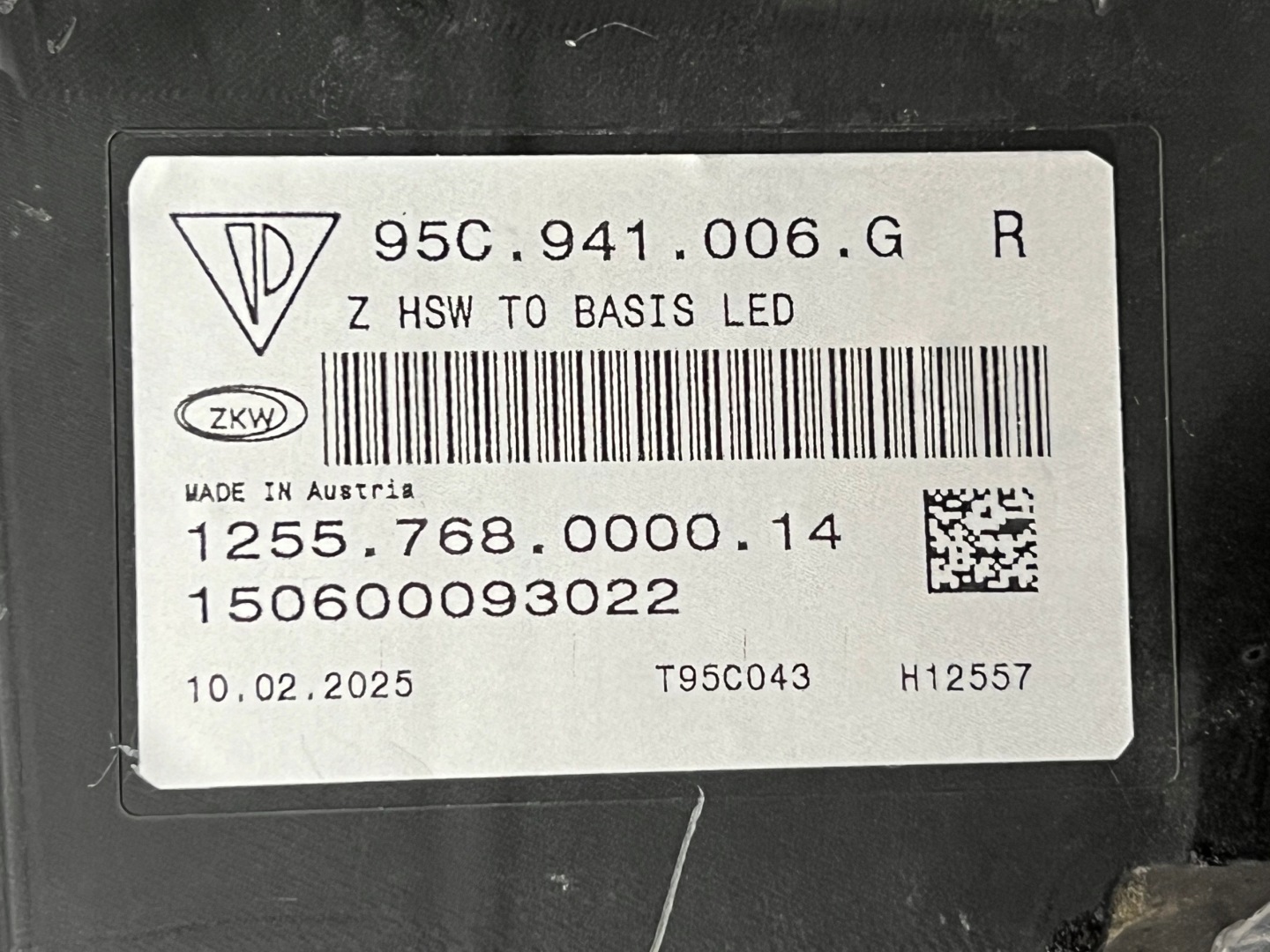light right front Porsche Macan 95C 2024 95C941006G BASIS LED