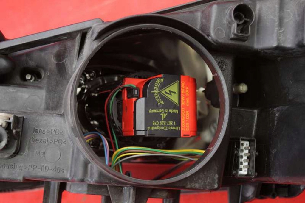REFLEKTOR right light front XENON EU 0301213274 PEUGEOT 407 04-10