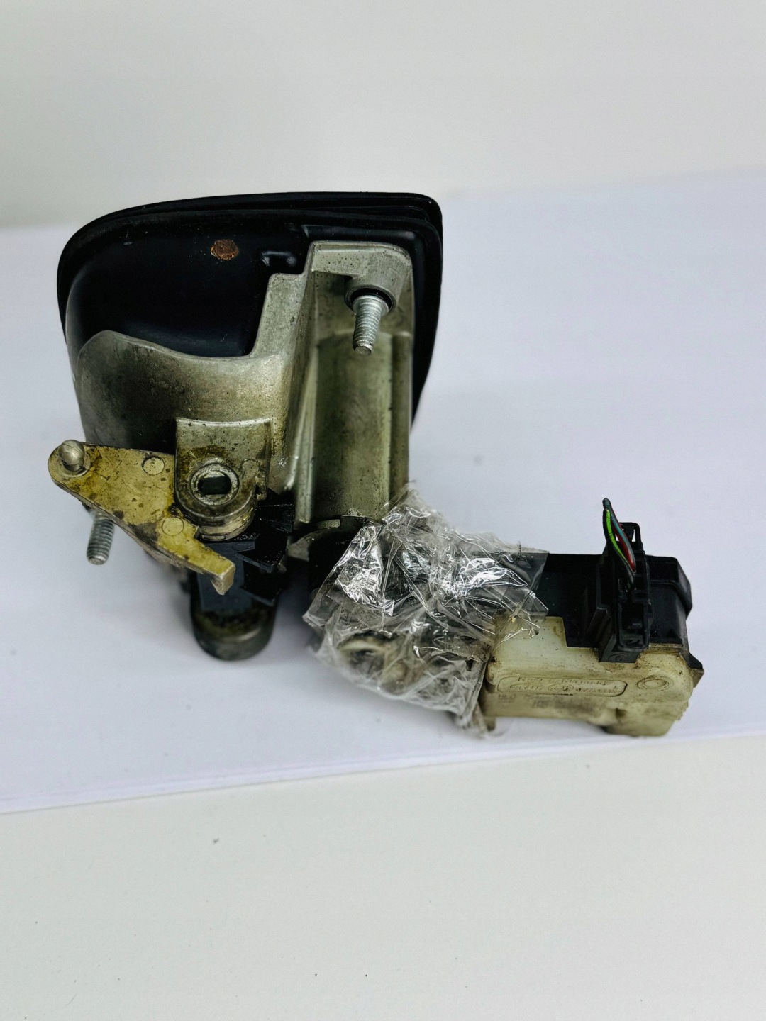 handle bonnet rear part boot 6L6827573D/E SEAT IBIZA 3 III 6L 3D HB 02-06