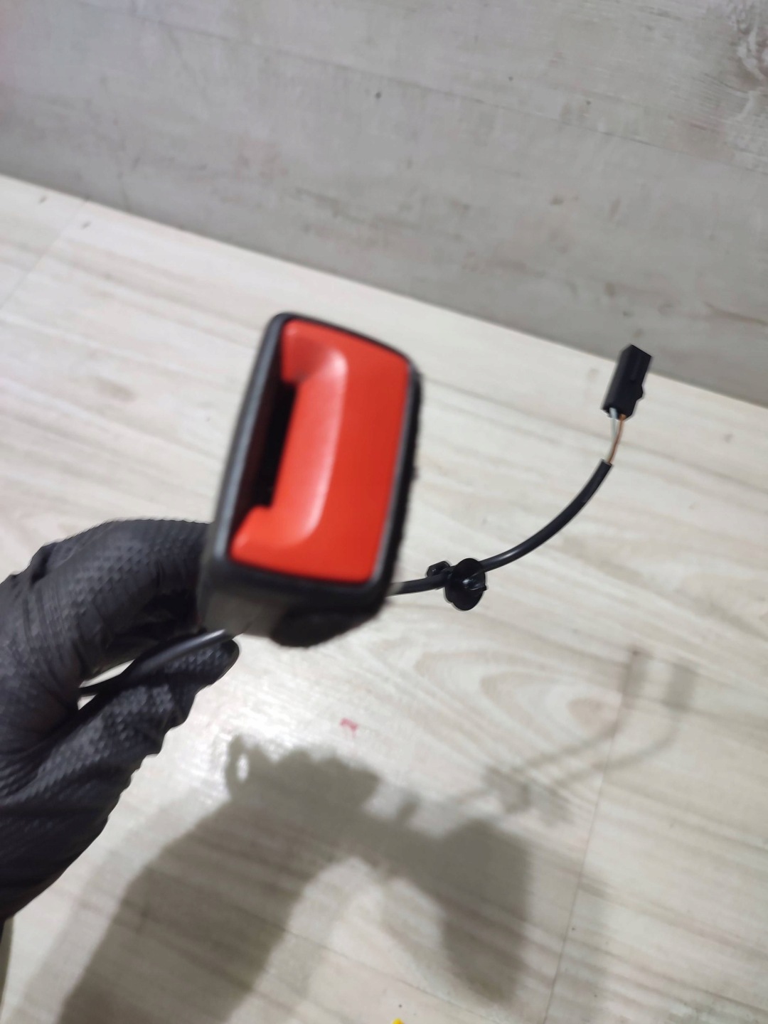 Skoda Scala 2020 front side left Klamra of the front supports safety