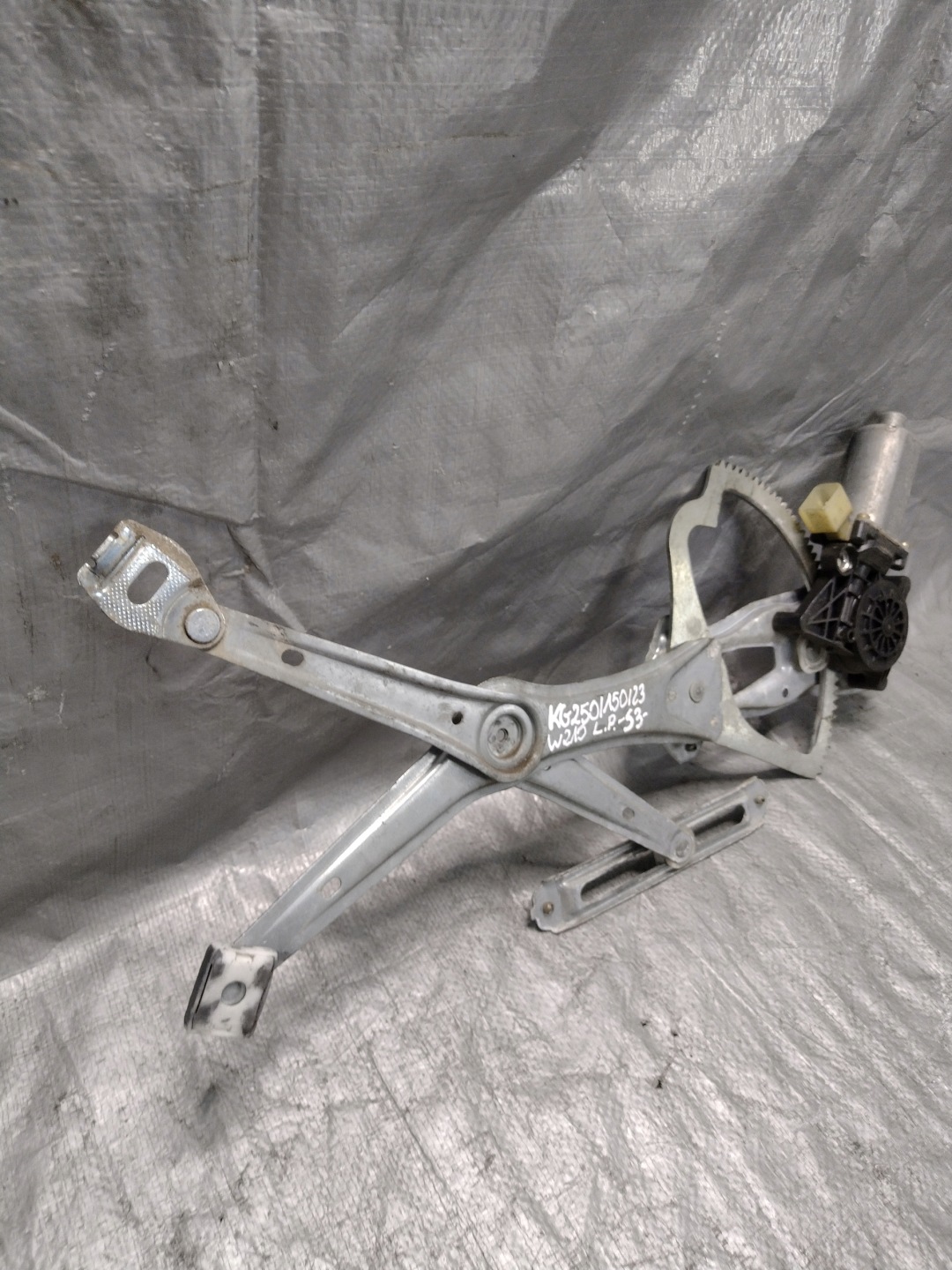 window regulator left front Mercedes W210 OE 0130821708
