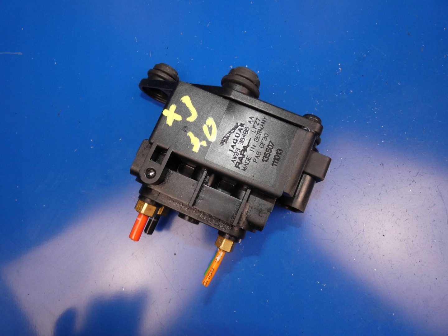 JAGUAR XJ X351 ROZDZIELACZ Sensor PNEUMATYKI
