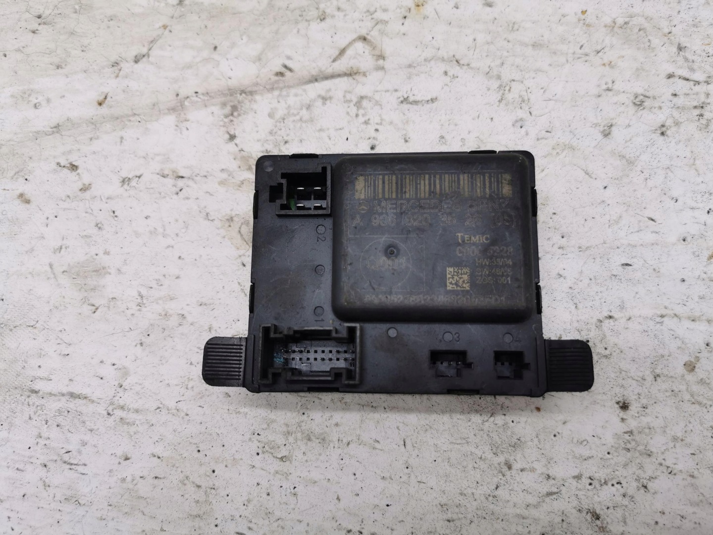 module door MERCEDES SPRINTER W906 A9068203526