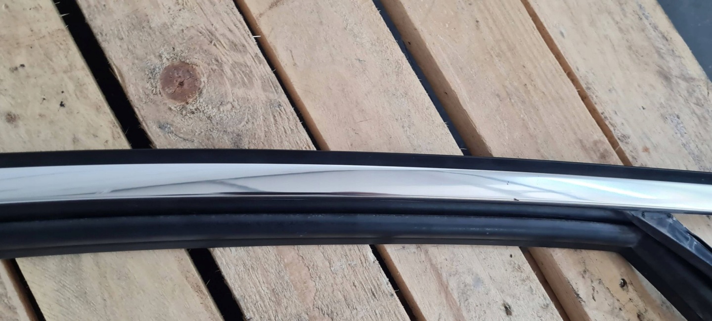 A4 B9 8W gasket door right right front CHROM 8W0837432