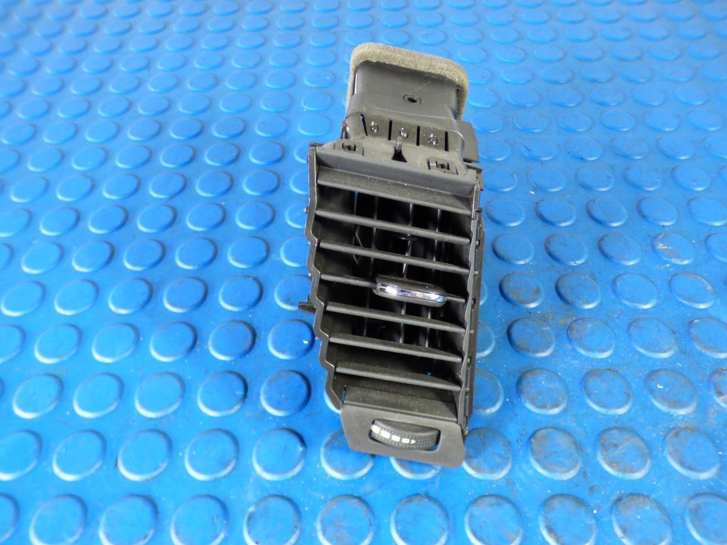 grid air conditioning devices central left right ASTRA V K