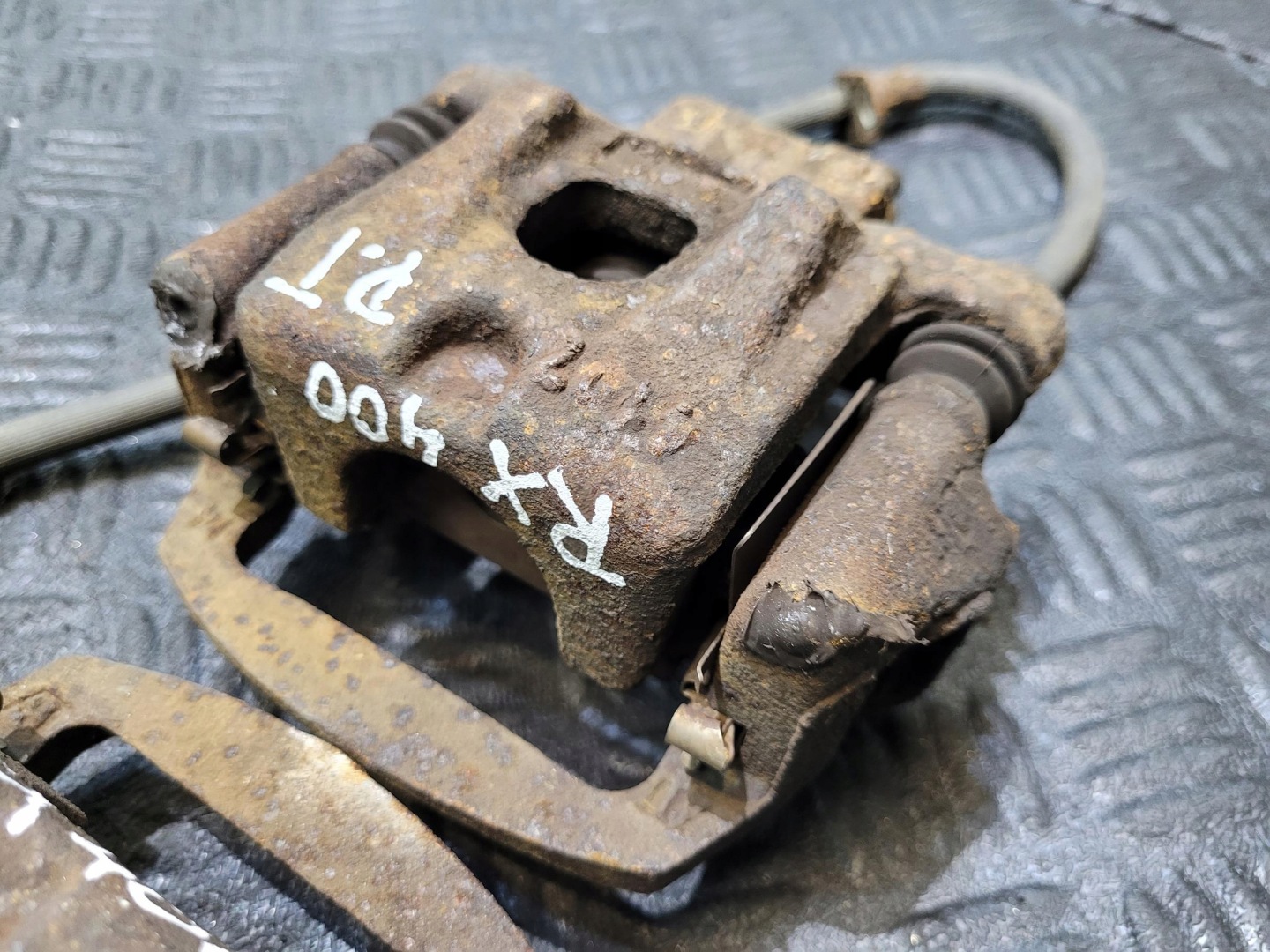 caliper rear part rear left LEXUS RX II 400 RX400 H 3.3 V6