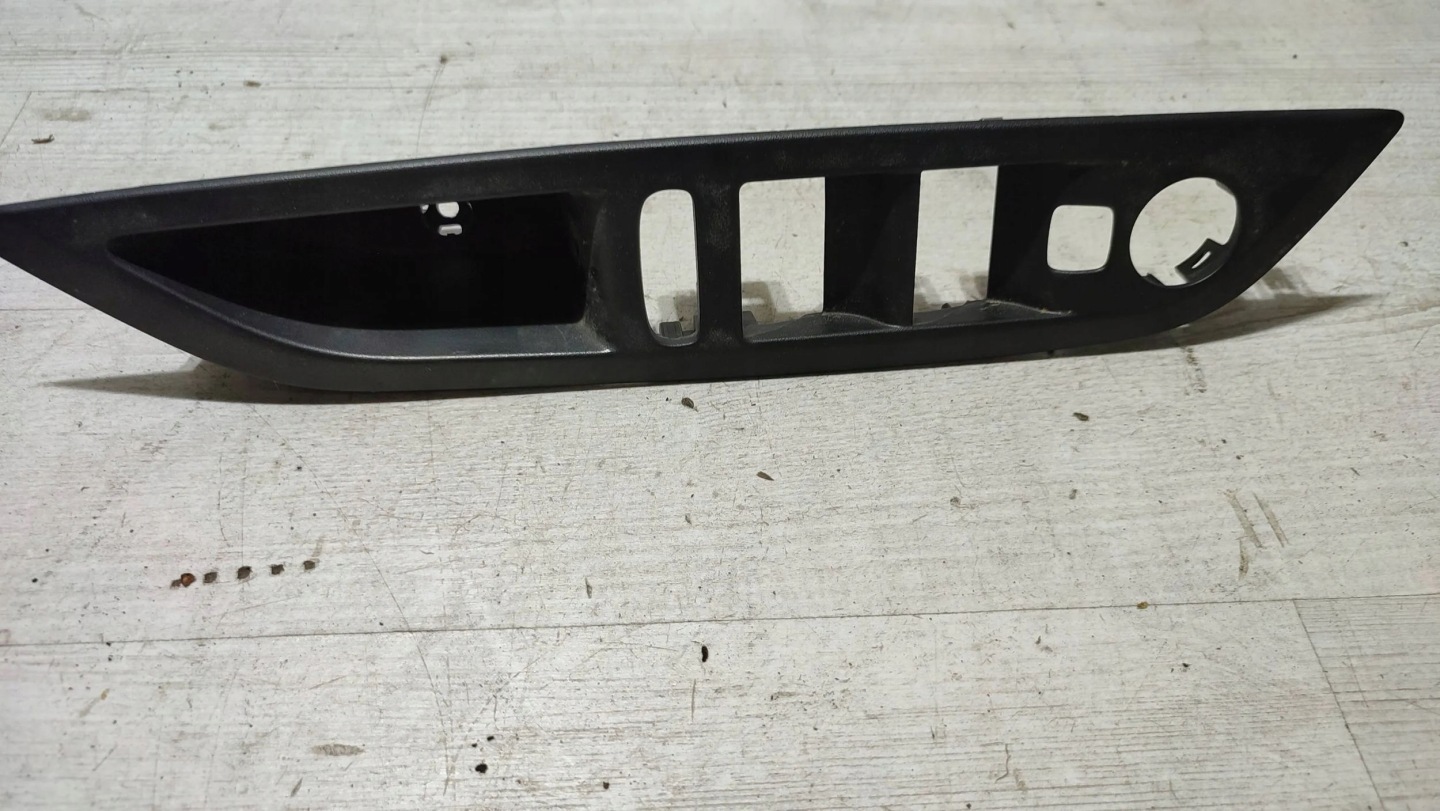Peugeot 208 II 23r 1.2 front side left cover przycisku windows