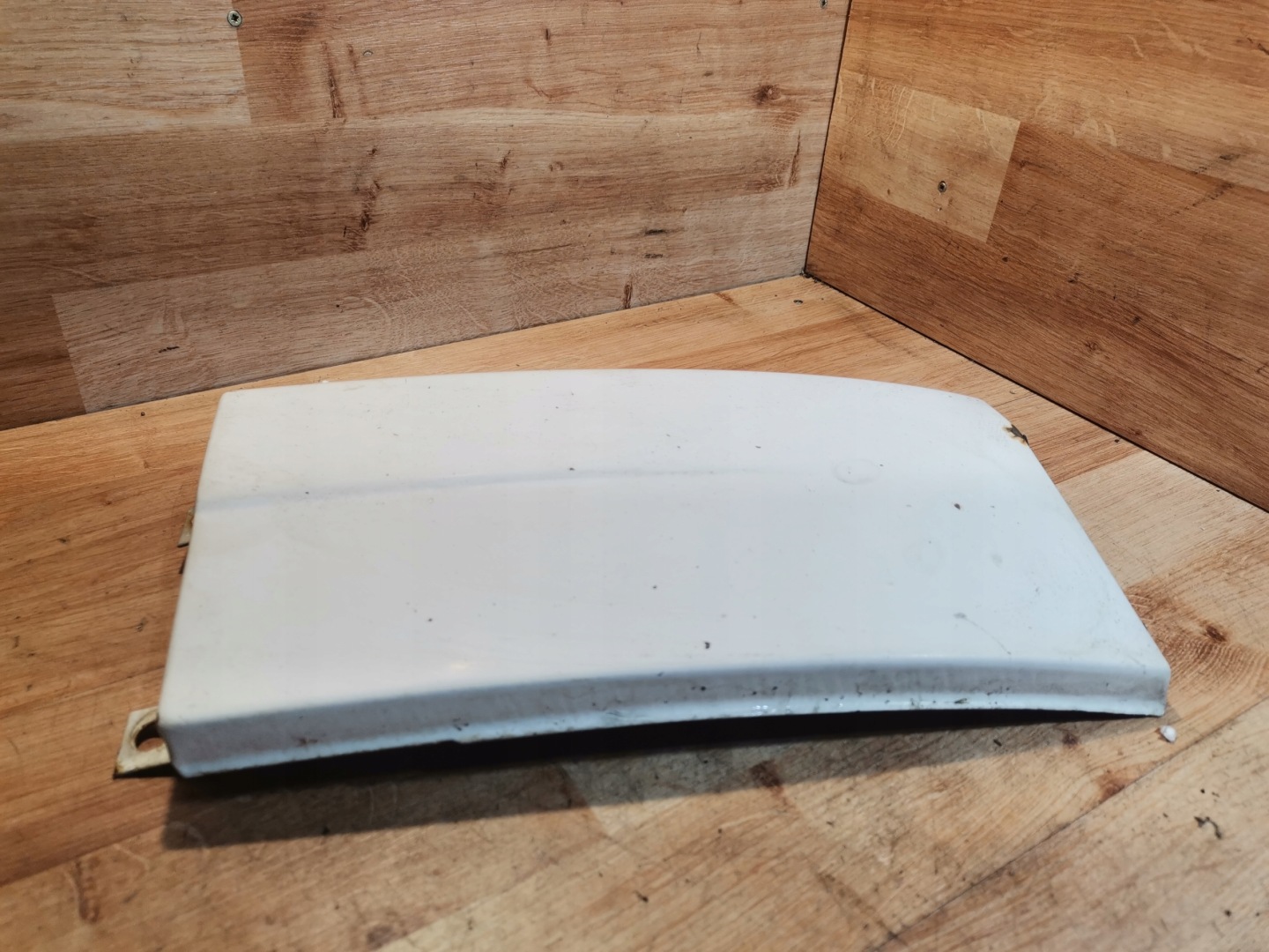 moulding below LAMPE left VW TRANSPORTER T4