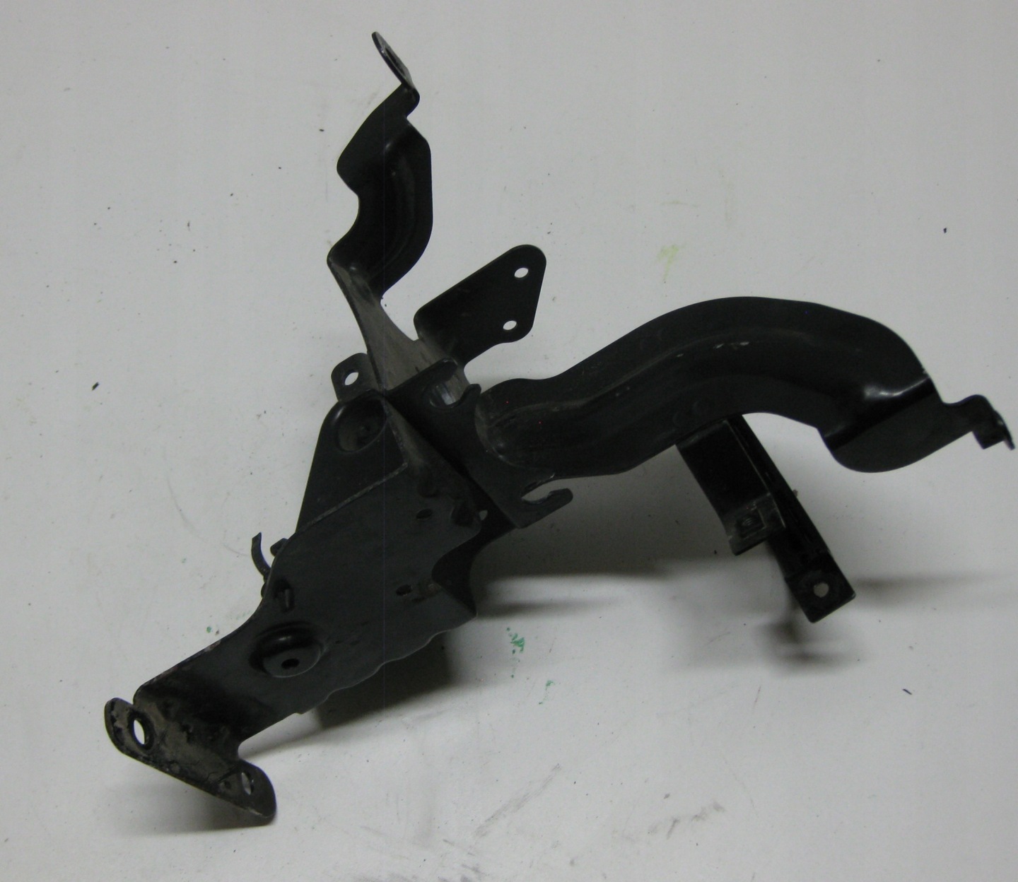 AUDI A6 C6 2.4 6V 05R Support plaque Console POMPY ABS 4F0614119H