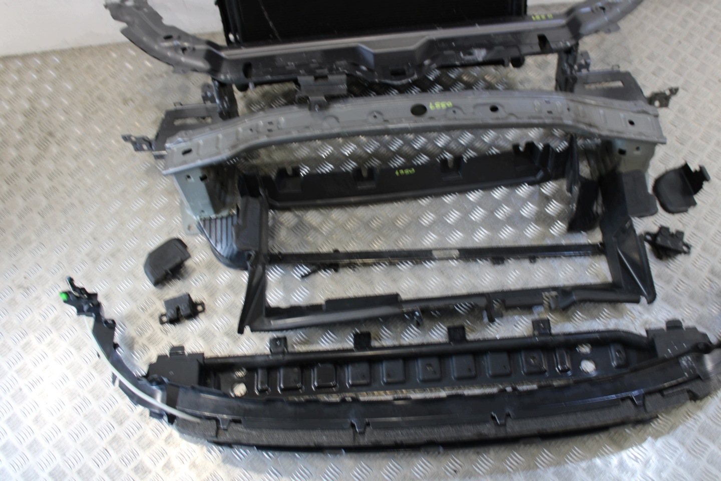 support panel for radiators radiator pillar LAND ROVER DISCOVERY SPORT L550 2.0D