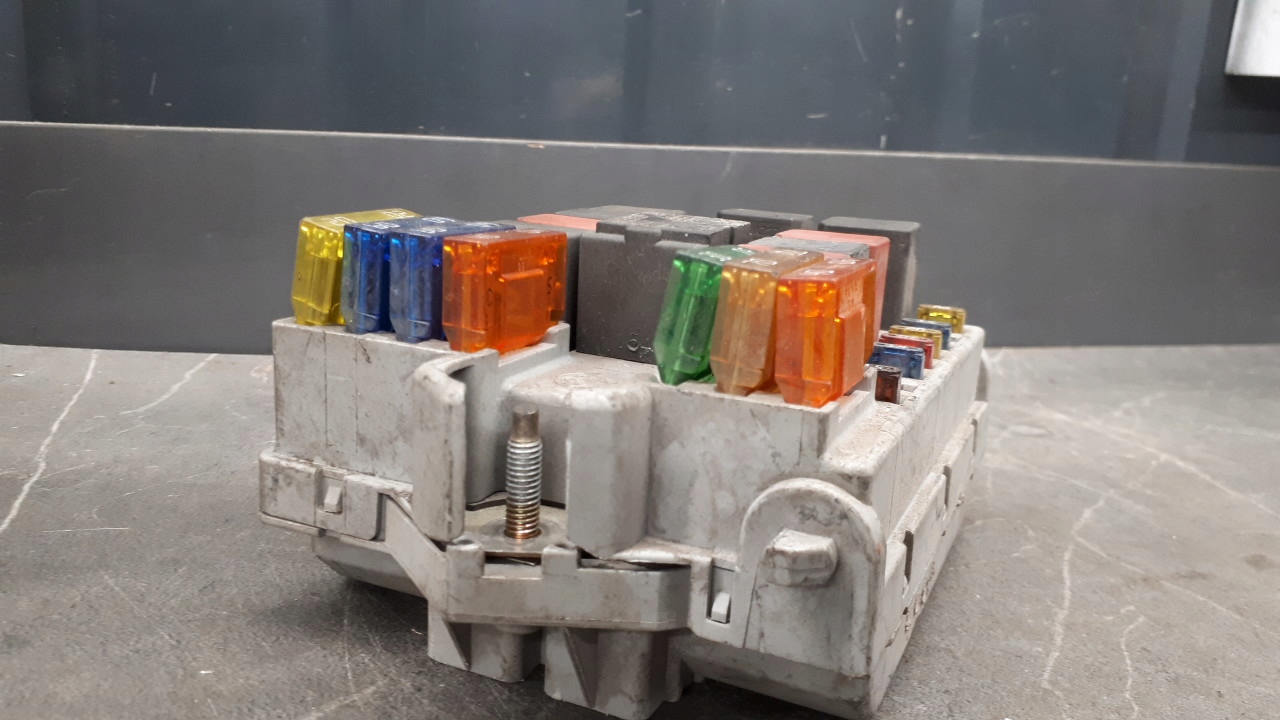 Module fusibles FIAT PUNTO II 46835587